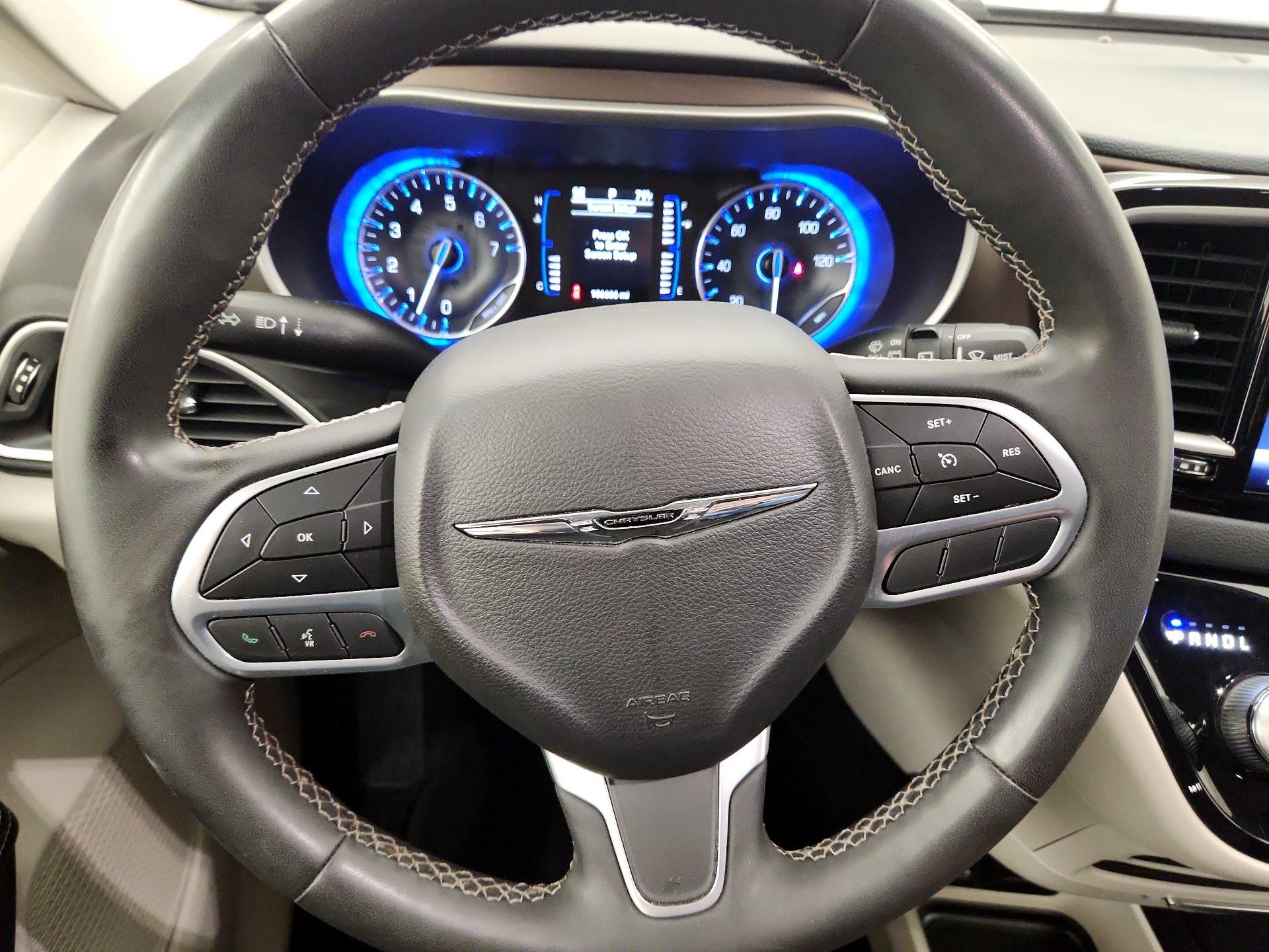 Thumbnail: 2022 Chrysler Voyager - 10