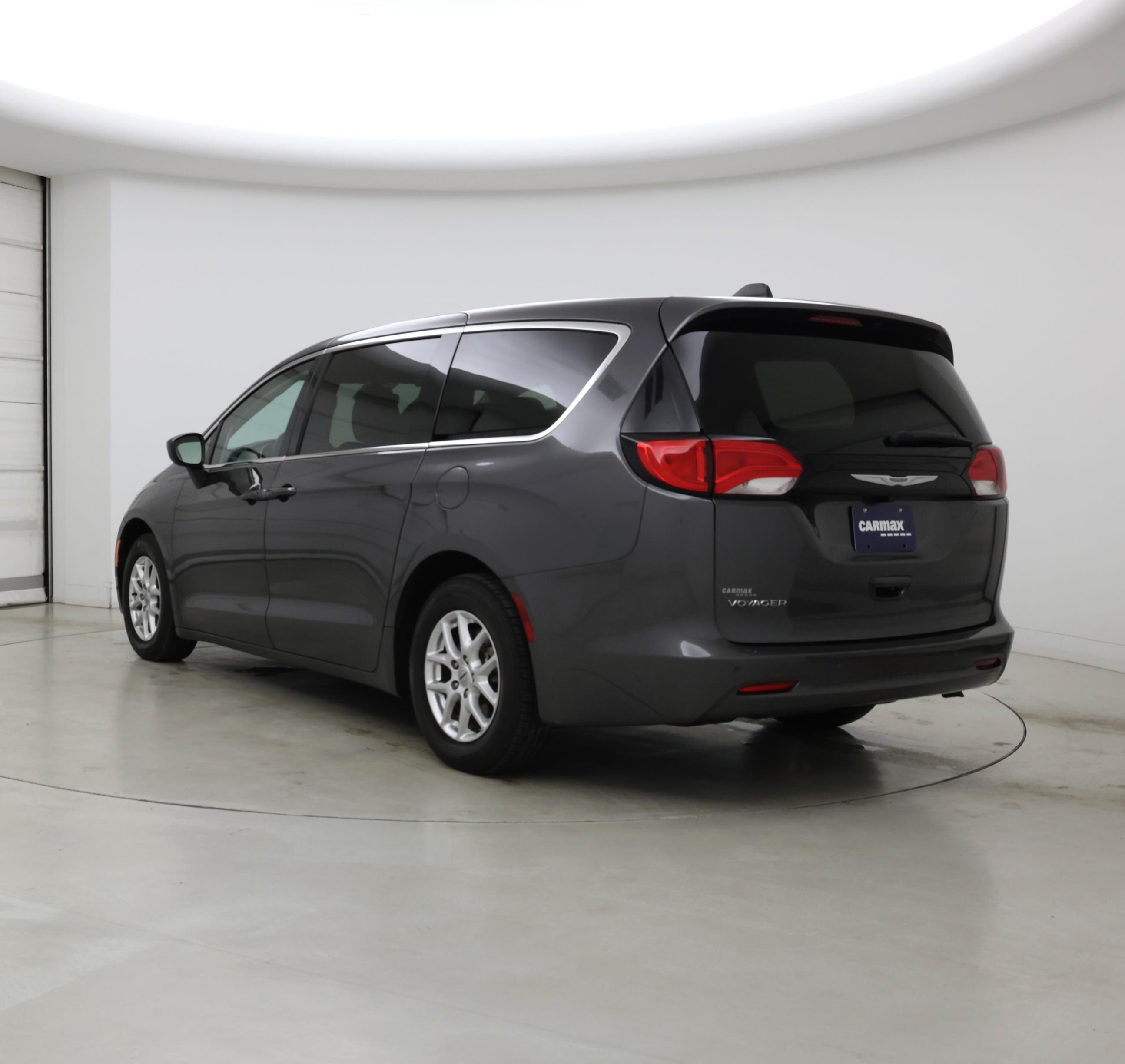 Thumbnail: 2022 Chrysler Voyager - 2