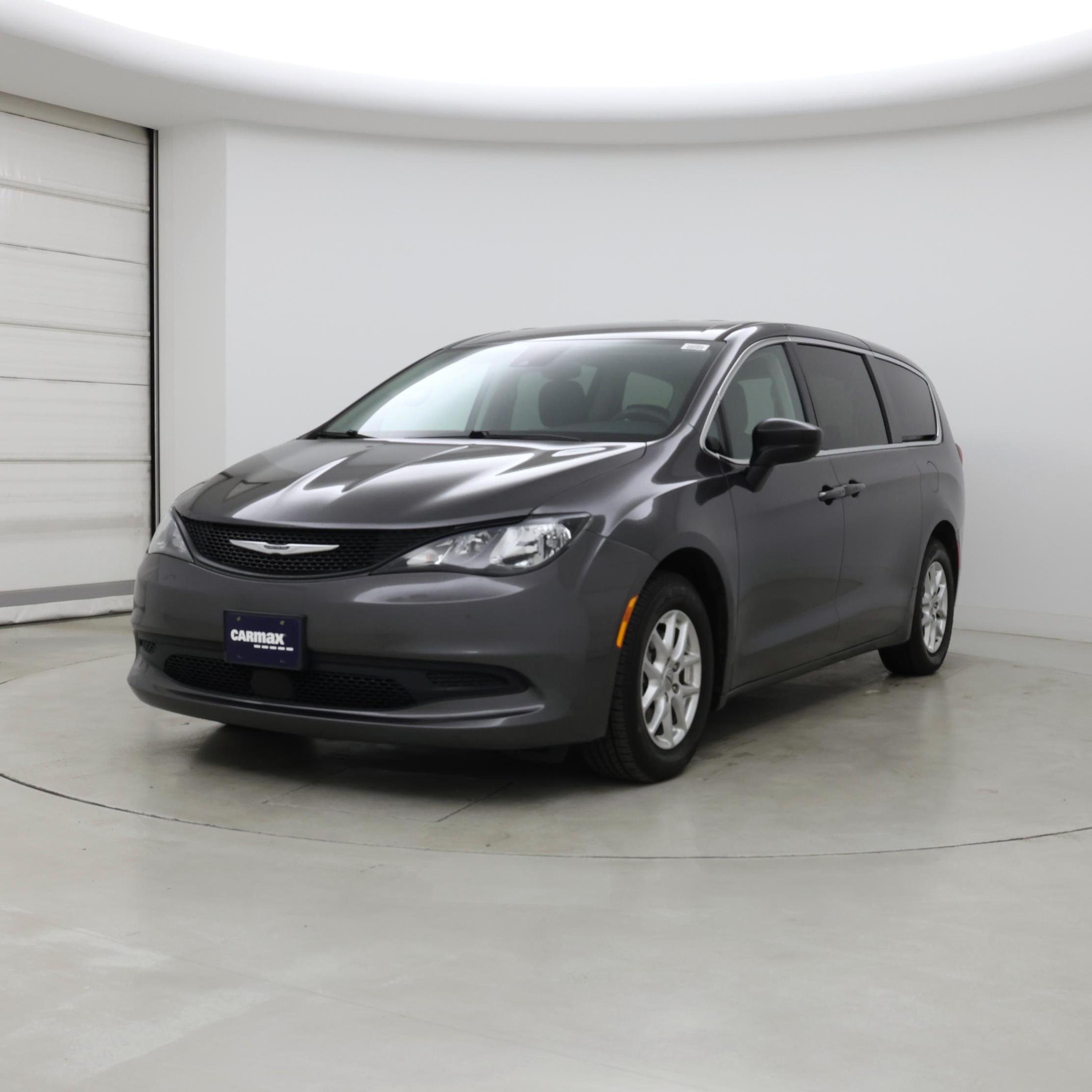 Thumbnail: 2022 Chrysler Voyager - 4