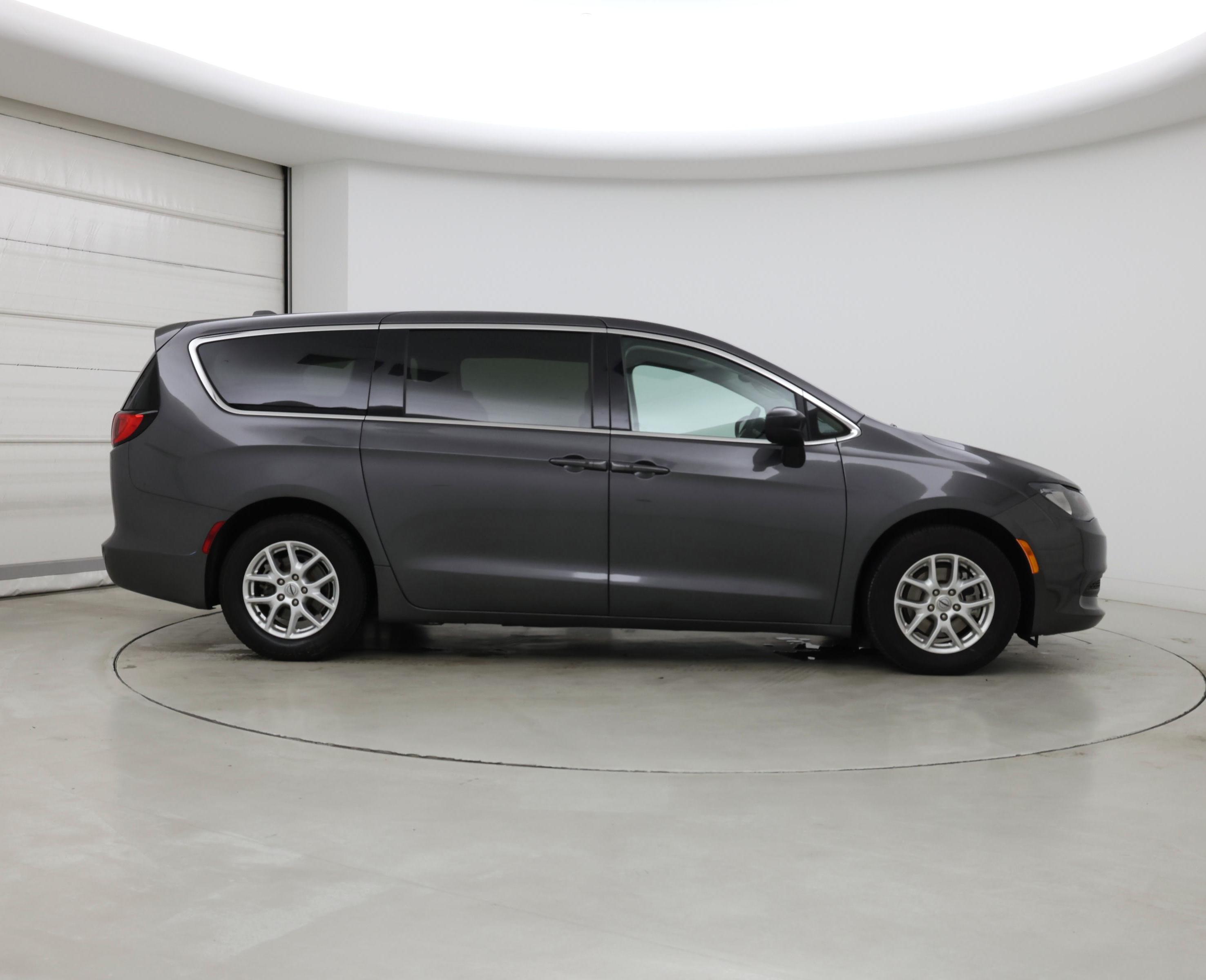 Thumbnail: 2022 Chrysler Voyager - 7