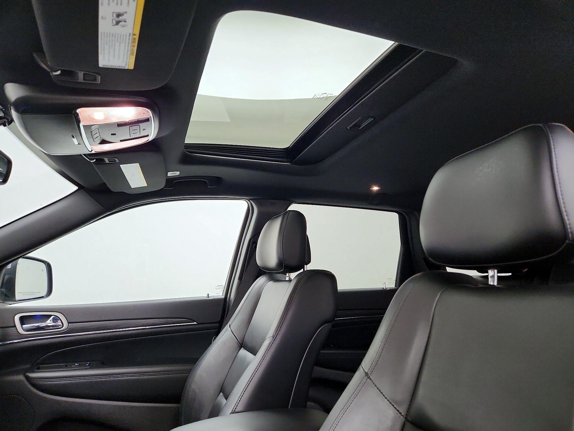 Thumbnail: 2020 Jeep Grand Cherokee - 20