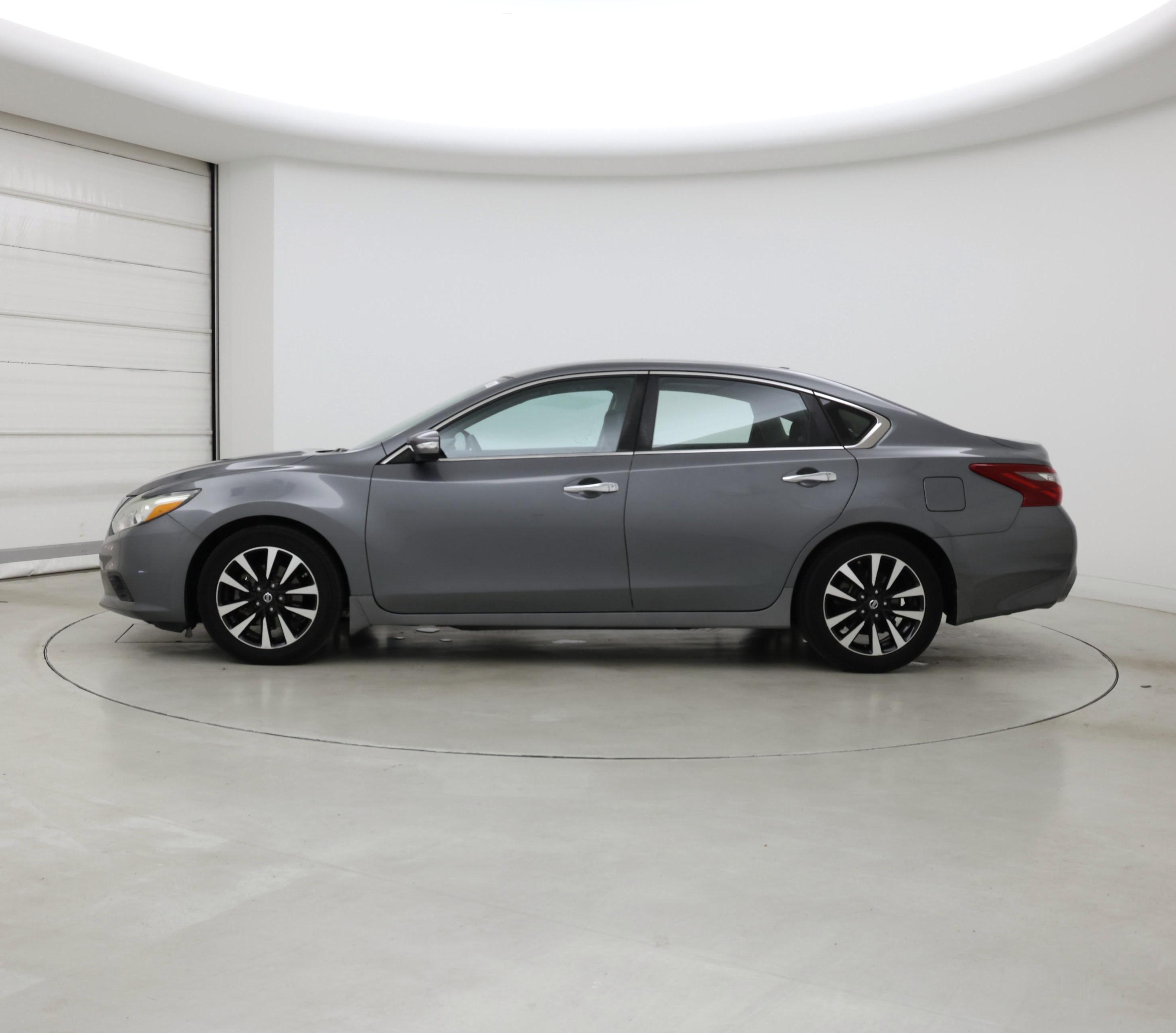 Thumbnail: 2018 Nissan Altima - 3