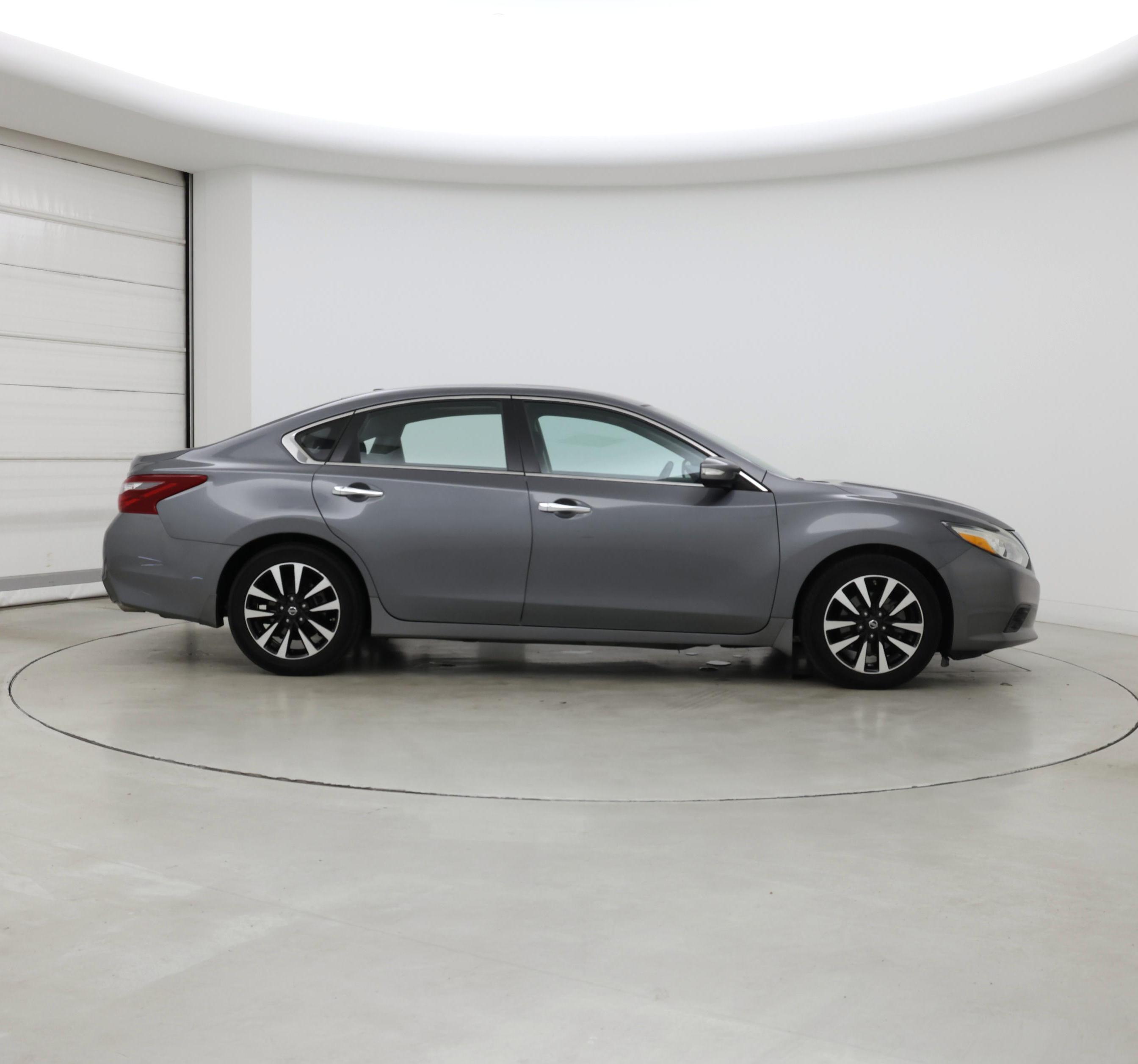 Thumbnail: 2018 Nissan Altima - 7