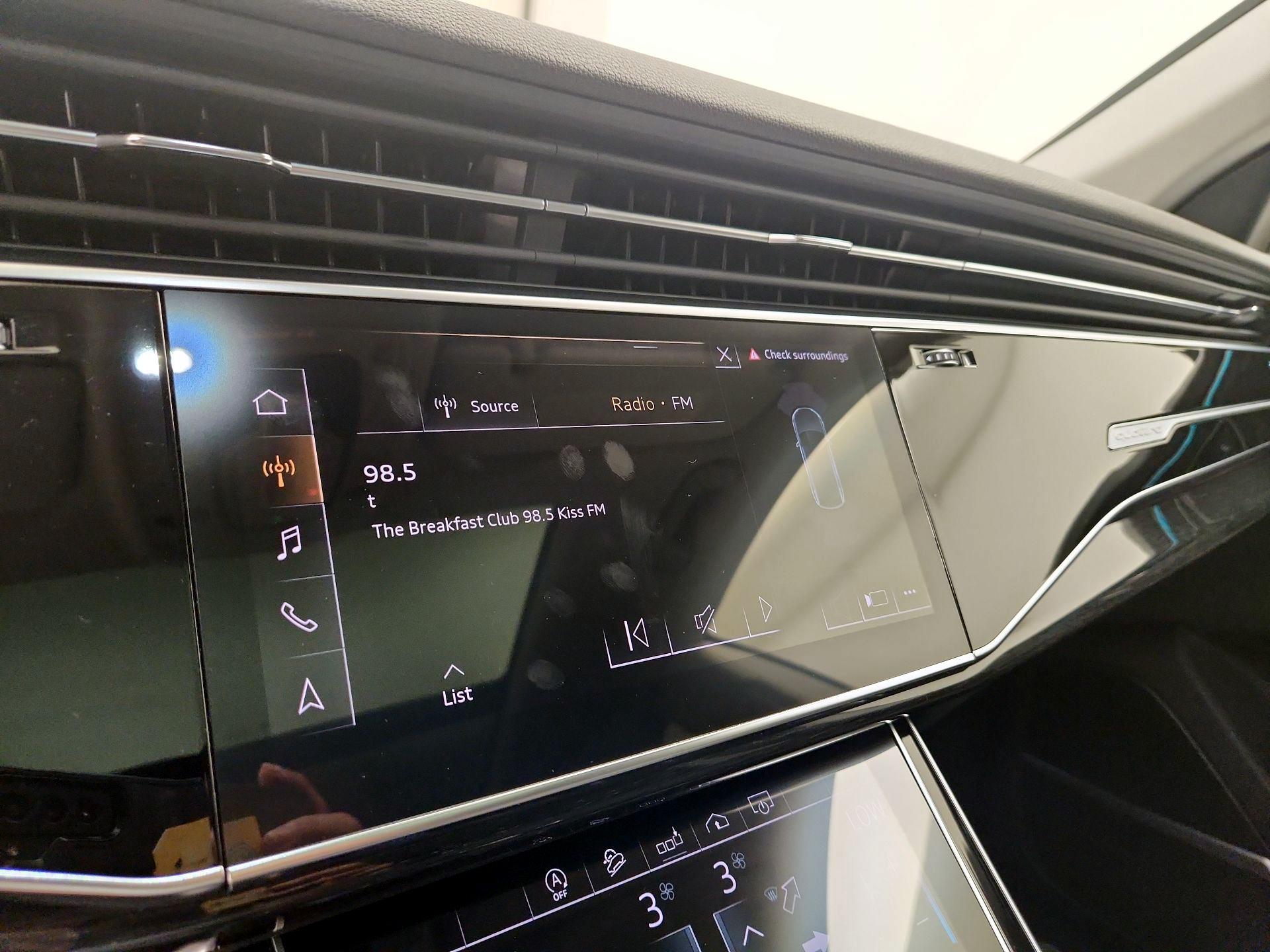 Thumbnail: 2020 Audi Q8 - 16