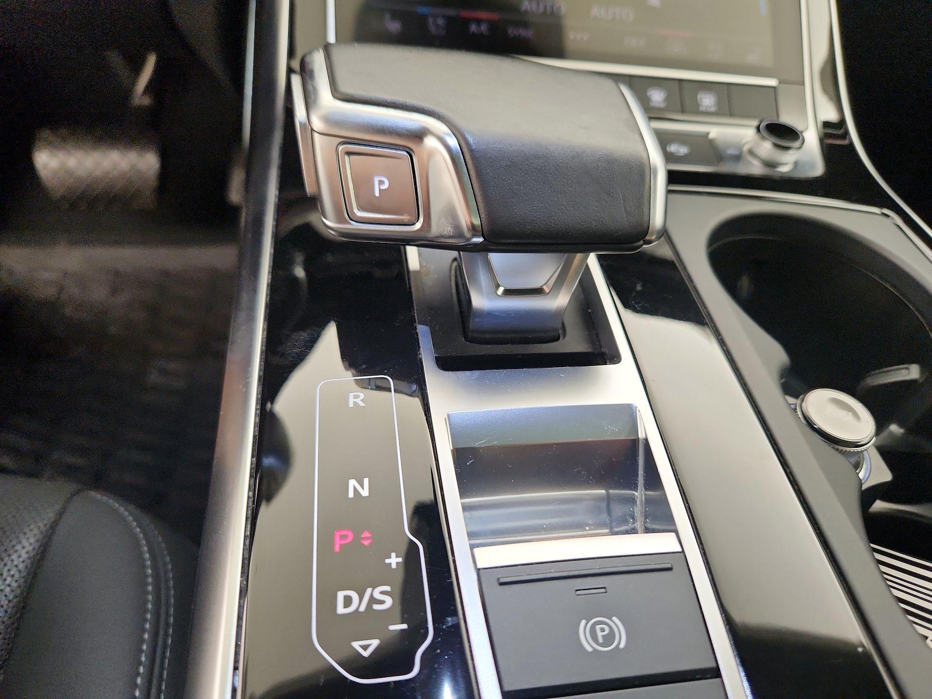 Thumbnail: 2020 Audi Q8 - 18