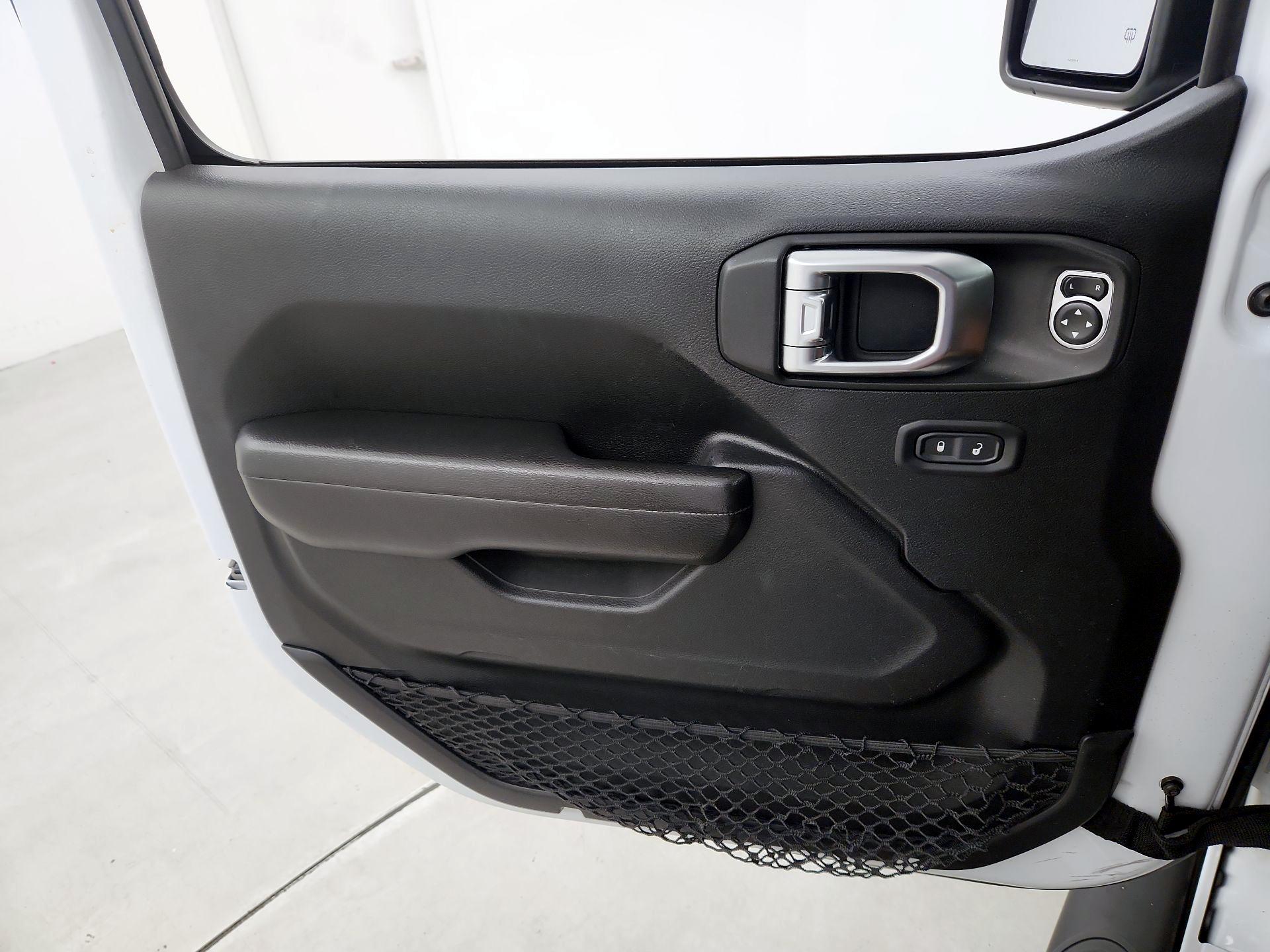 Thumbnail: 2020 Jeep Gladiator - 12