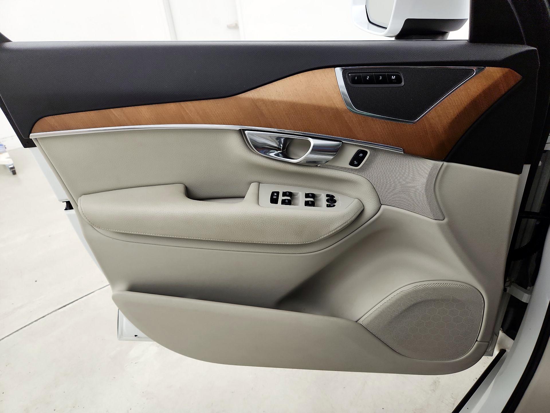 Thumbnail: 2021 Volvo XC90 - 12