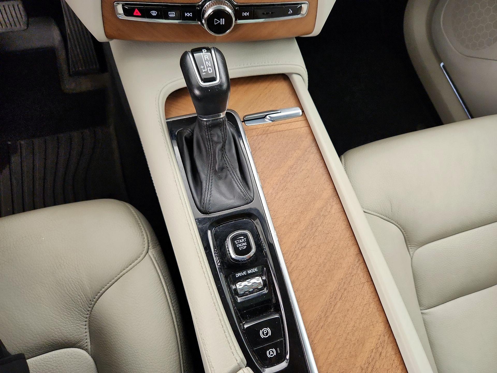 Thumbnail: 2021 Volvo XC90 - 17
