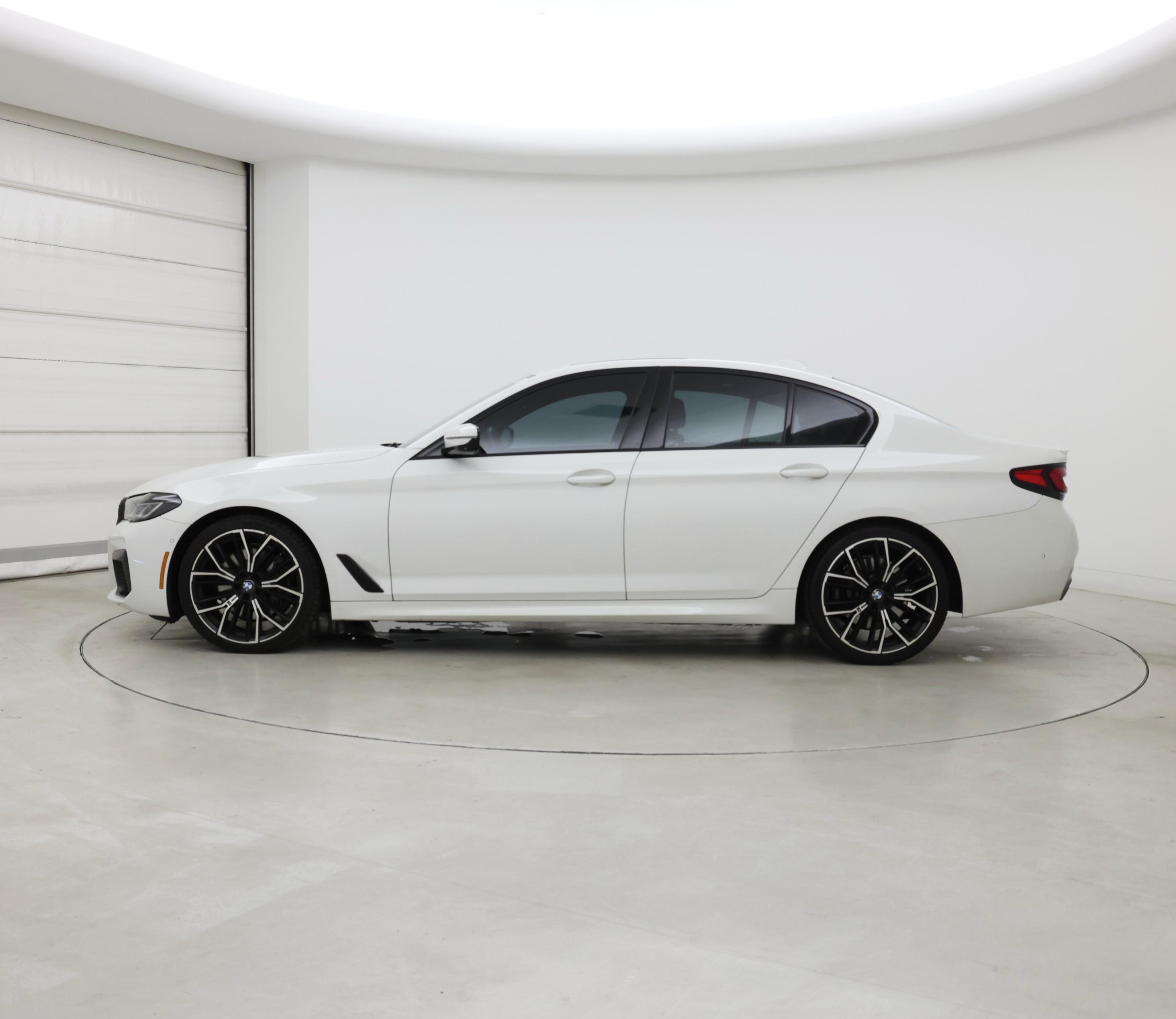 Thumbnail: 2021 BMW 5 Series - 3
