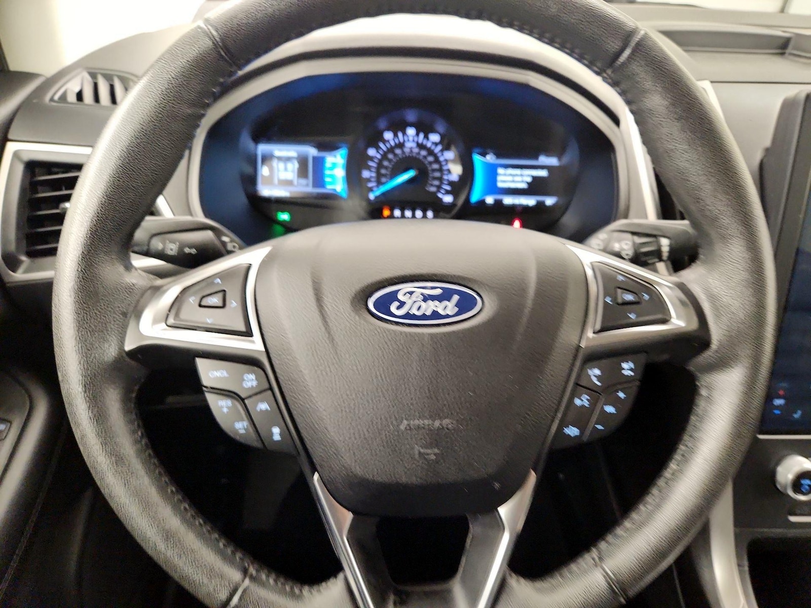 2022 Ford Edge SEL - Photo 11
