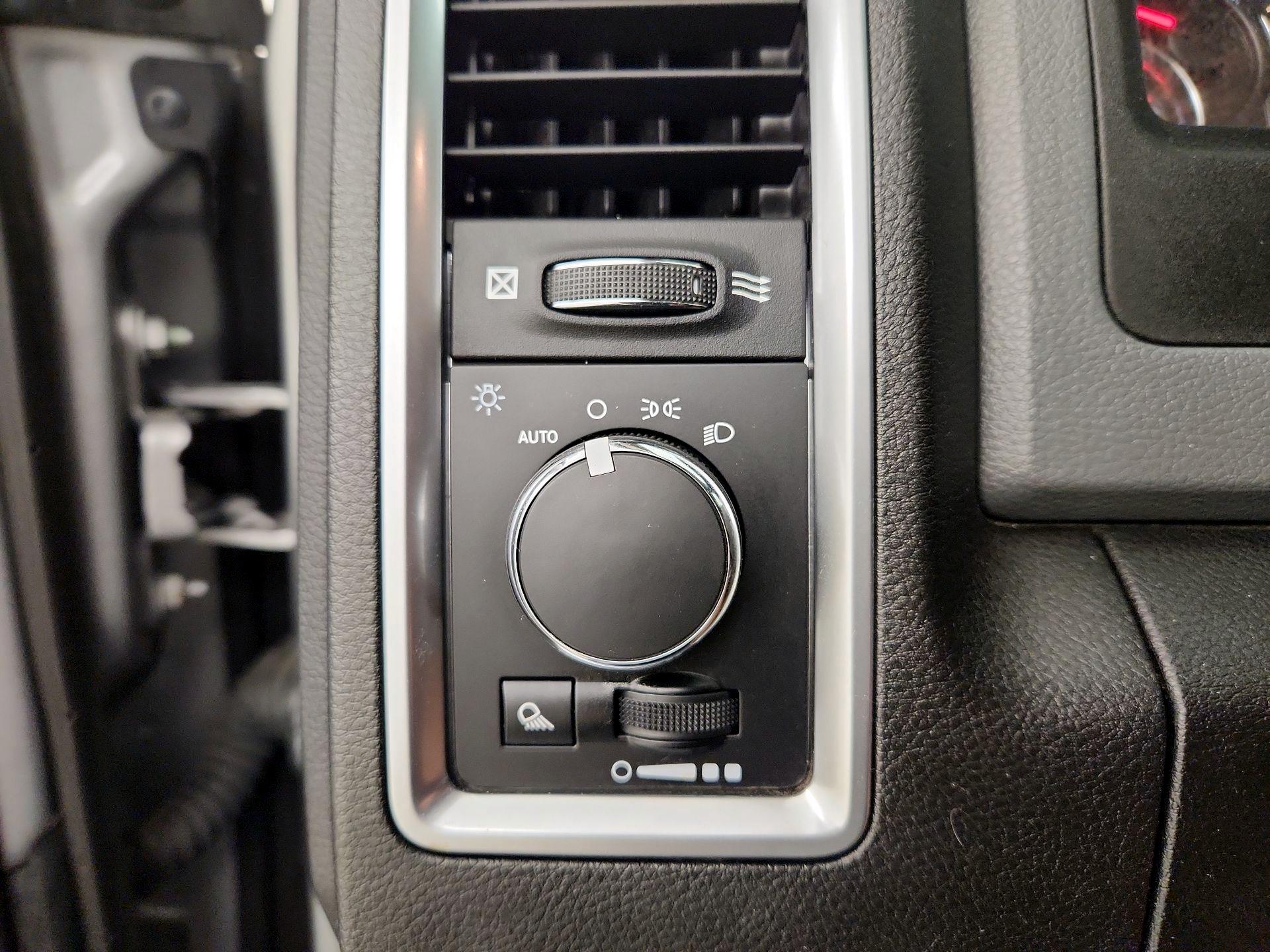 Thumbnail: 2020 RAM 1500 Classic - 13