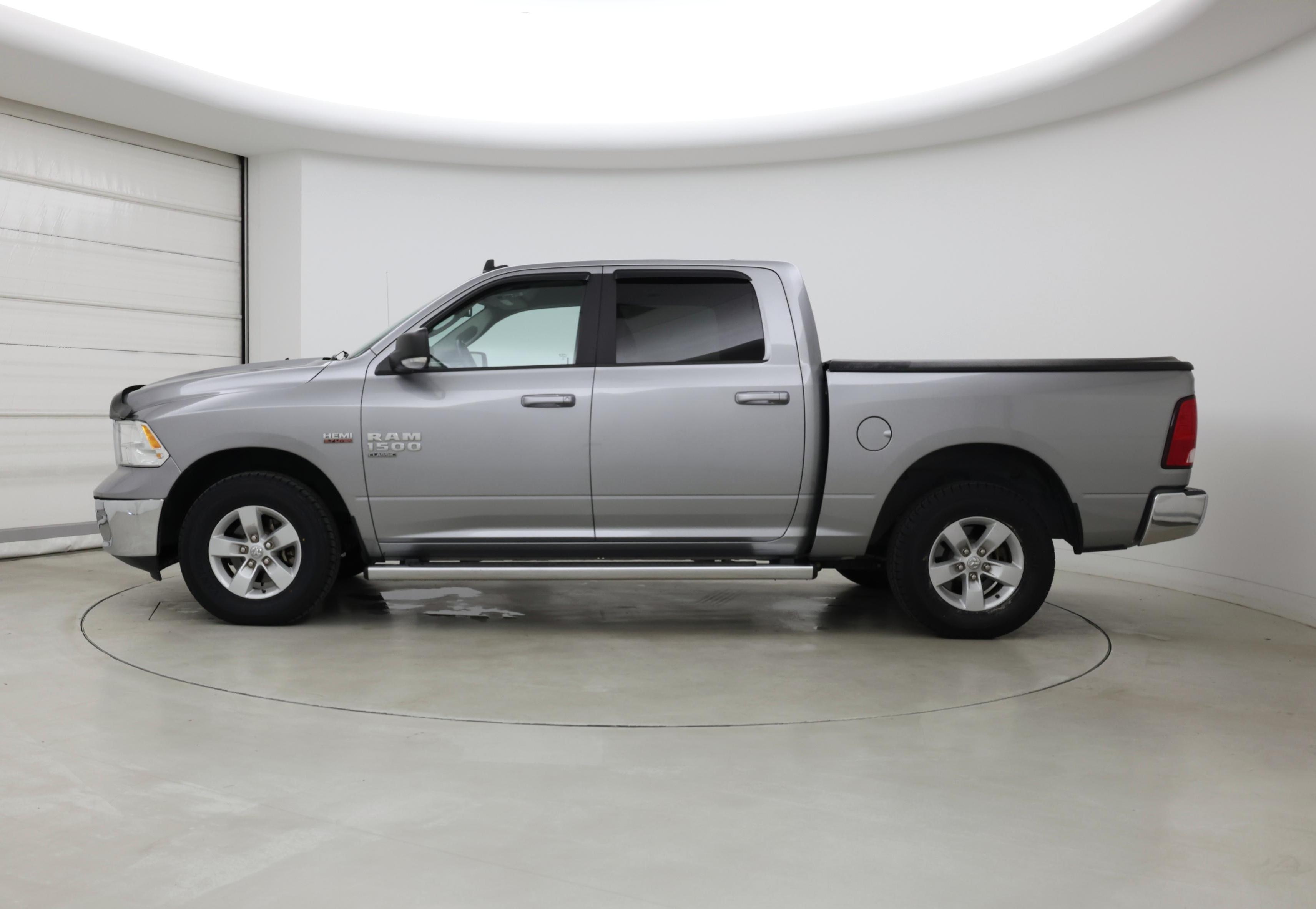 Thumbnail: 2020 RAM 1500 Classic - 3