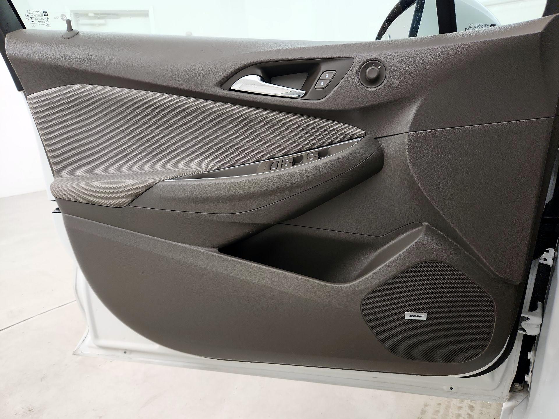 Thumbnail: 2017 Chevrolet Cruze - 12
