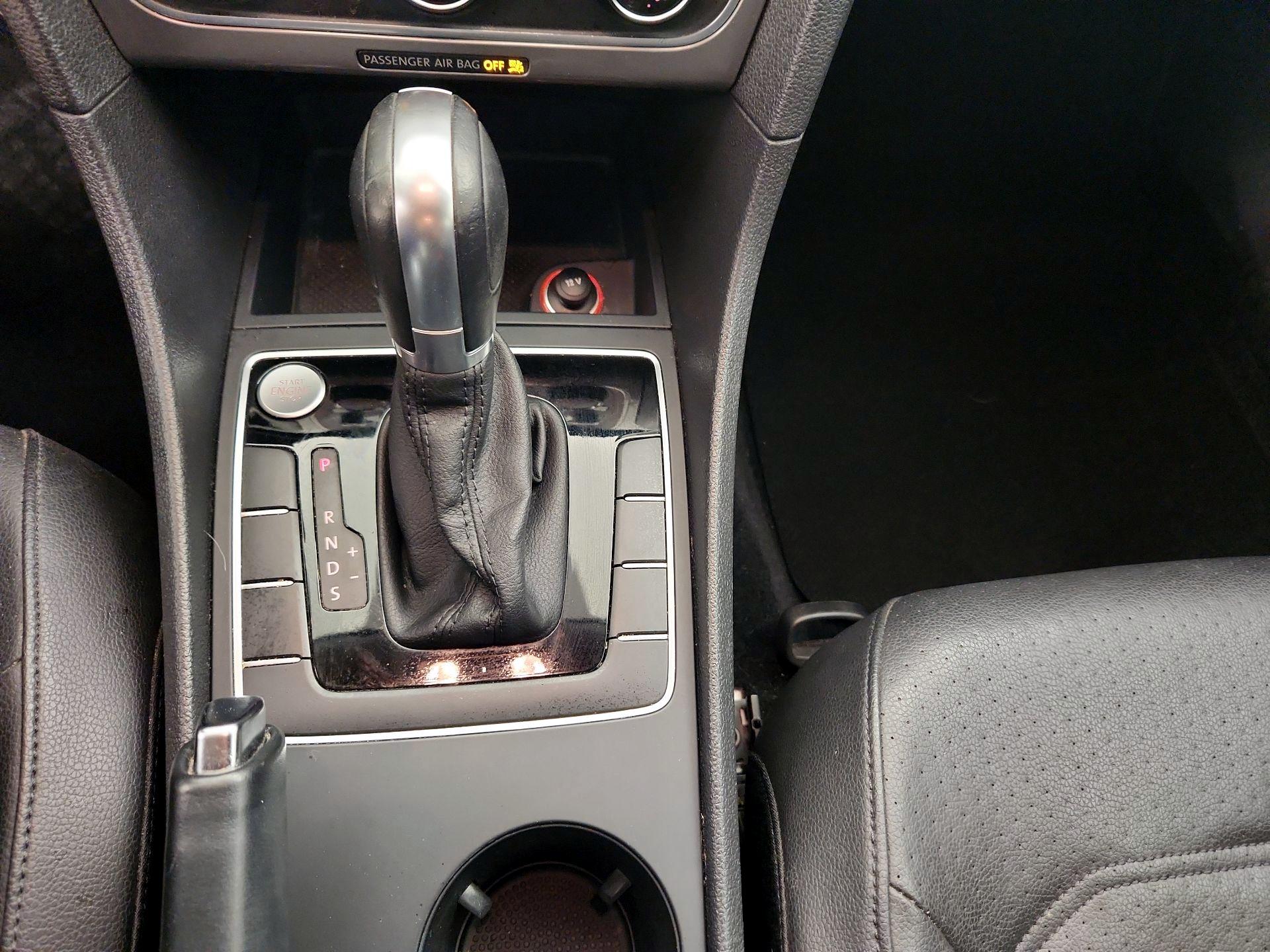 Thumbnail: 2015 Volkswagen Passat - 17