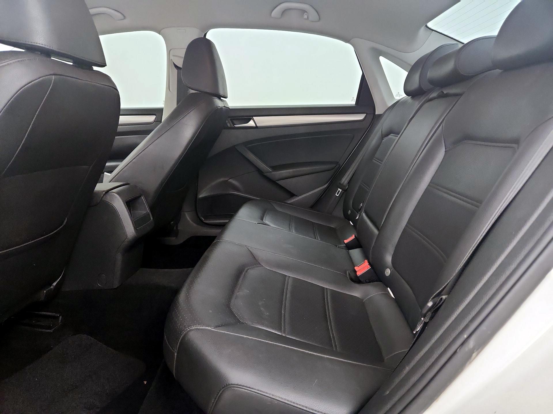Thumbnail: 2015 Volkswagen Passat - 18