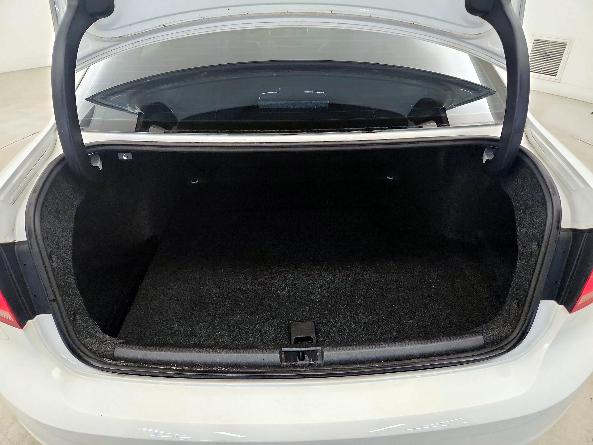 Thumbnail: 2015 Volkswagen Passat - 19