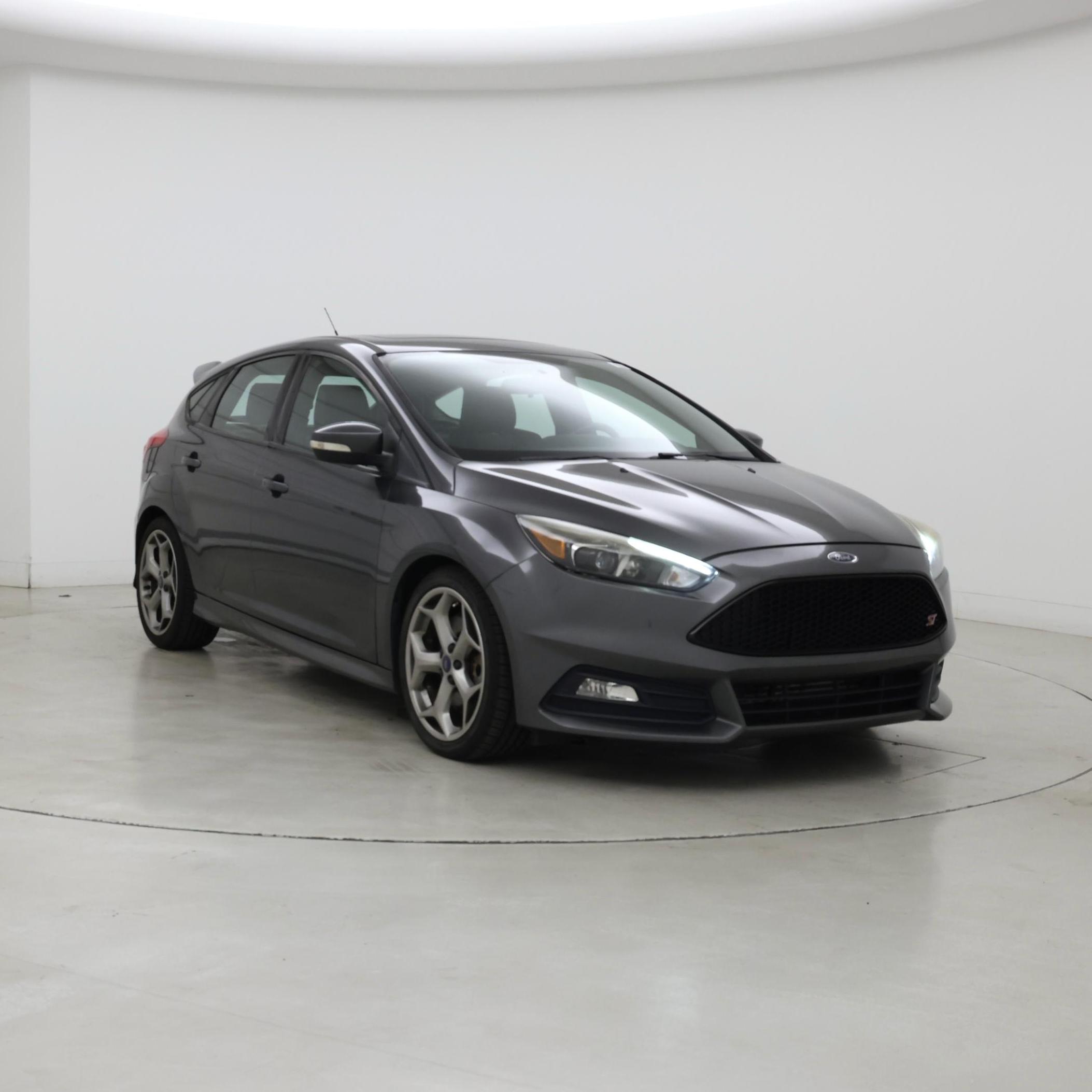 Gray 2017 Ford Focus Hatchback Front-Wheel Drive Manual