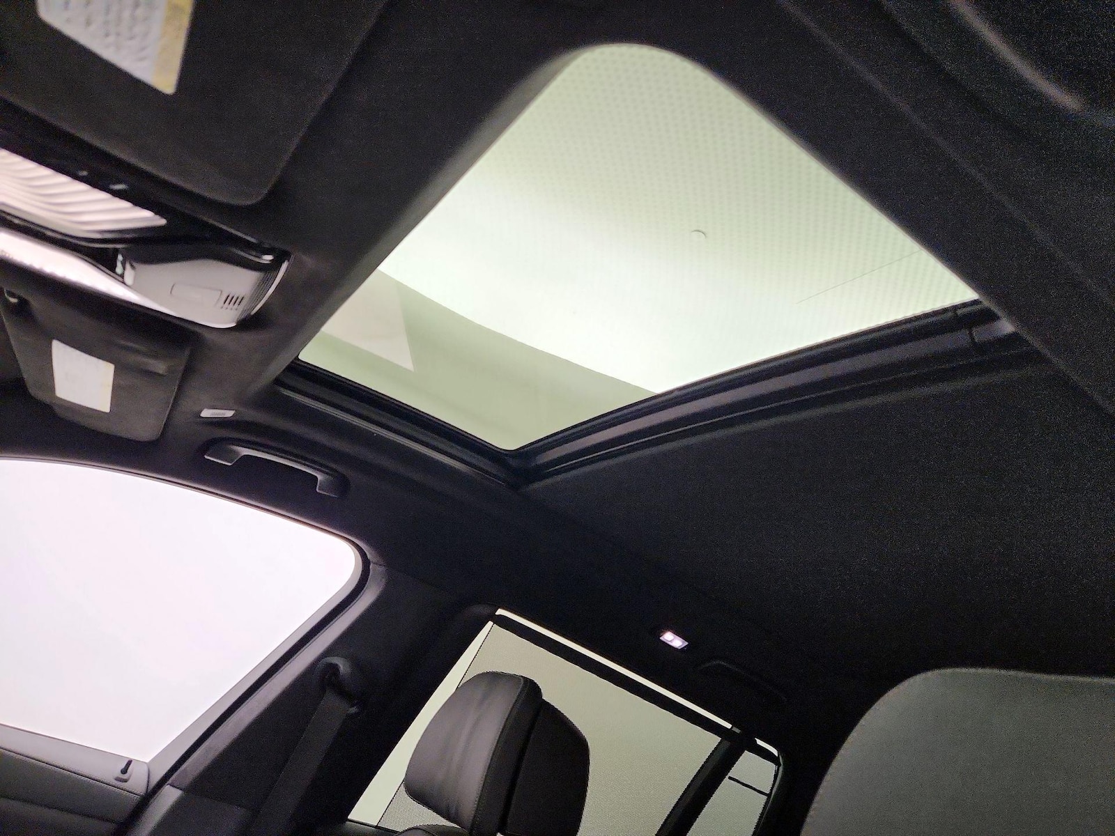 Panoramic Sunroof & Skylight(s)