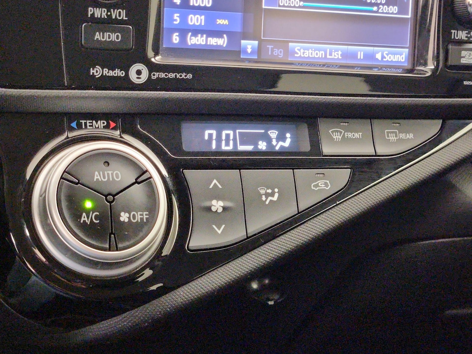 2015 Toyota Prius c Three - Photo 16