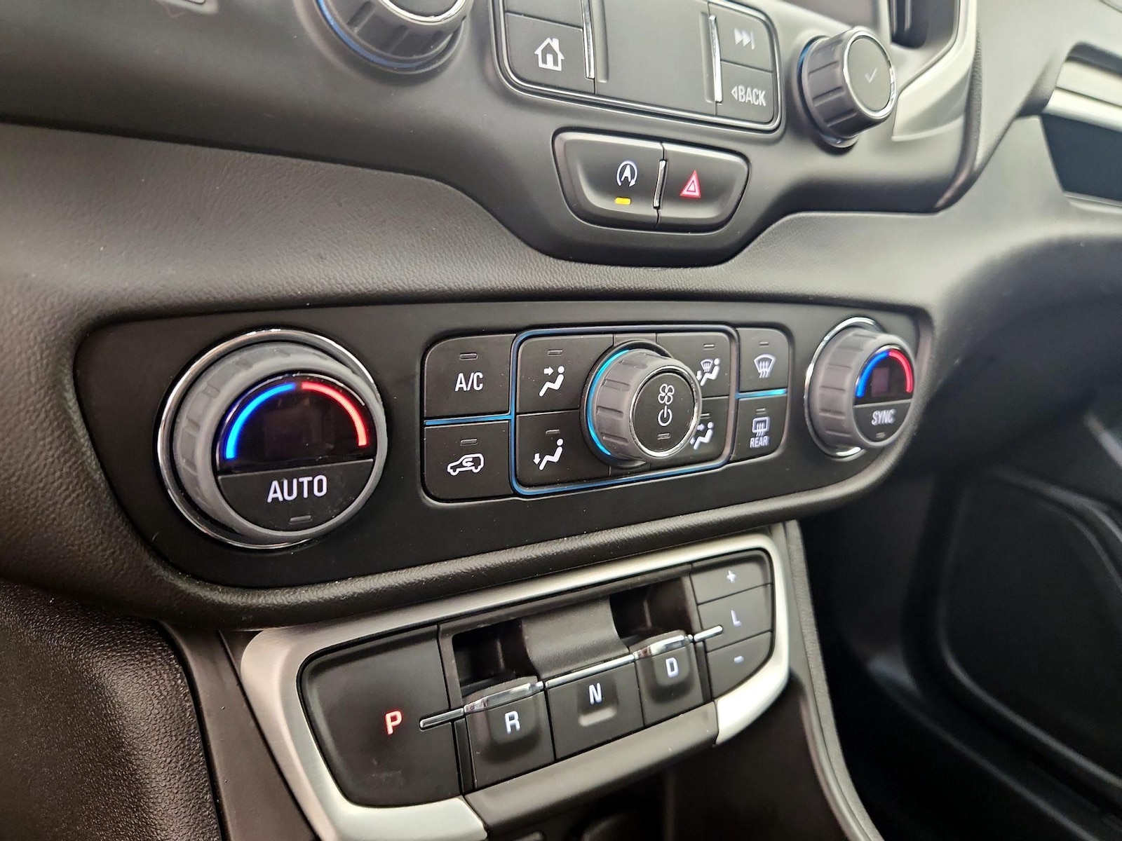 2023 GMC Terrain SLT - Photo 17