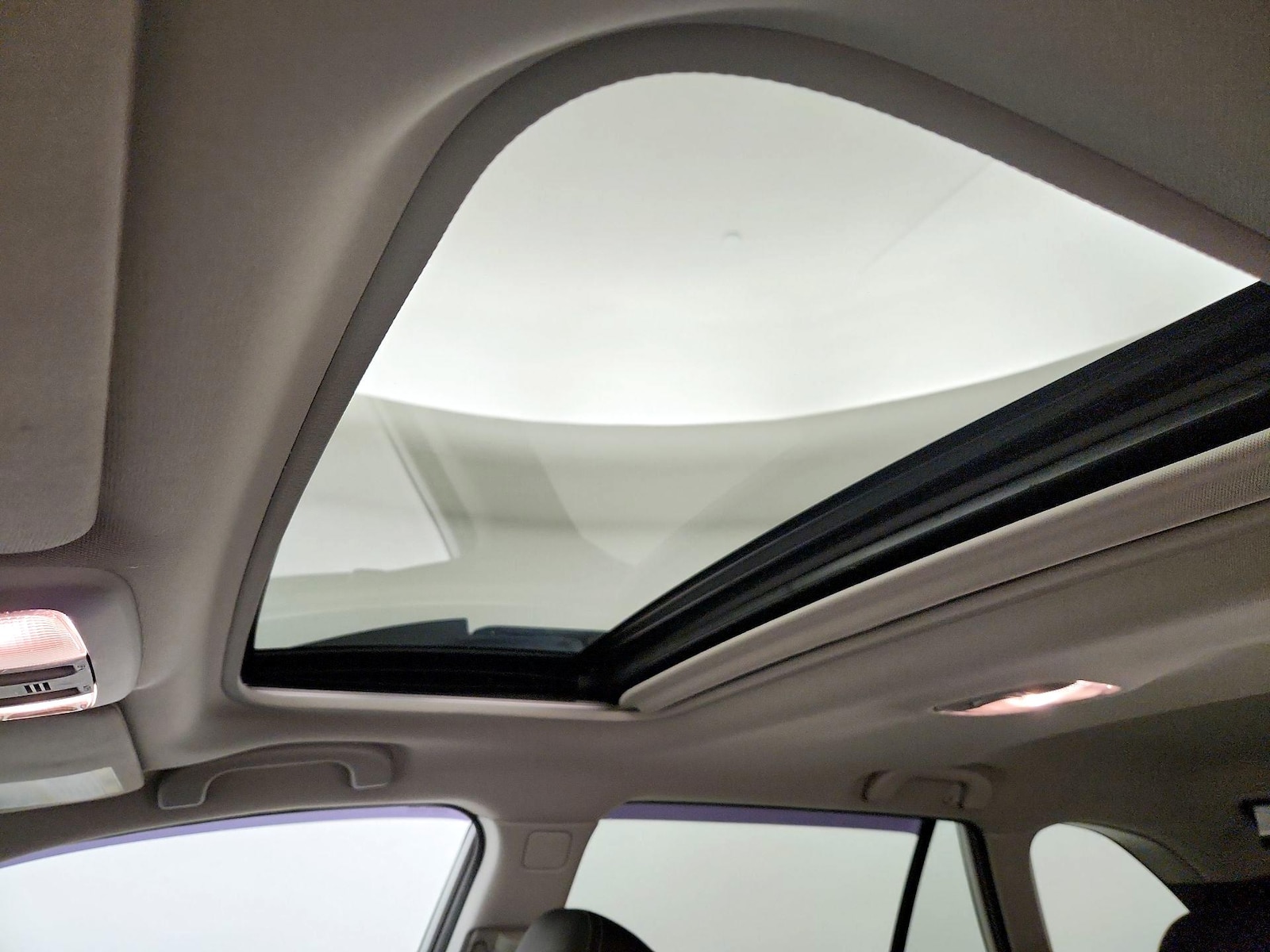 Sunroof(s) & Overhead Airbags