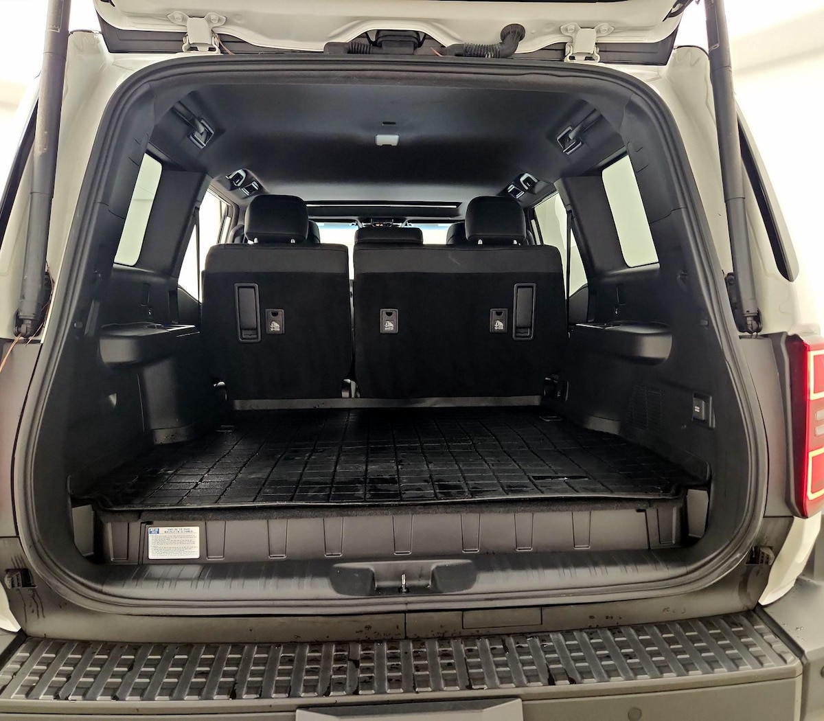 Trunk/Cargo (Seats Up)
