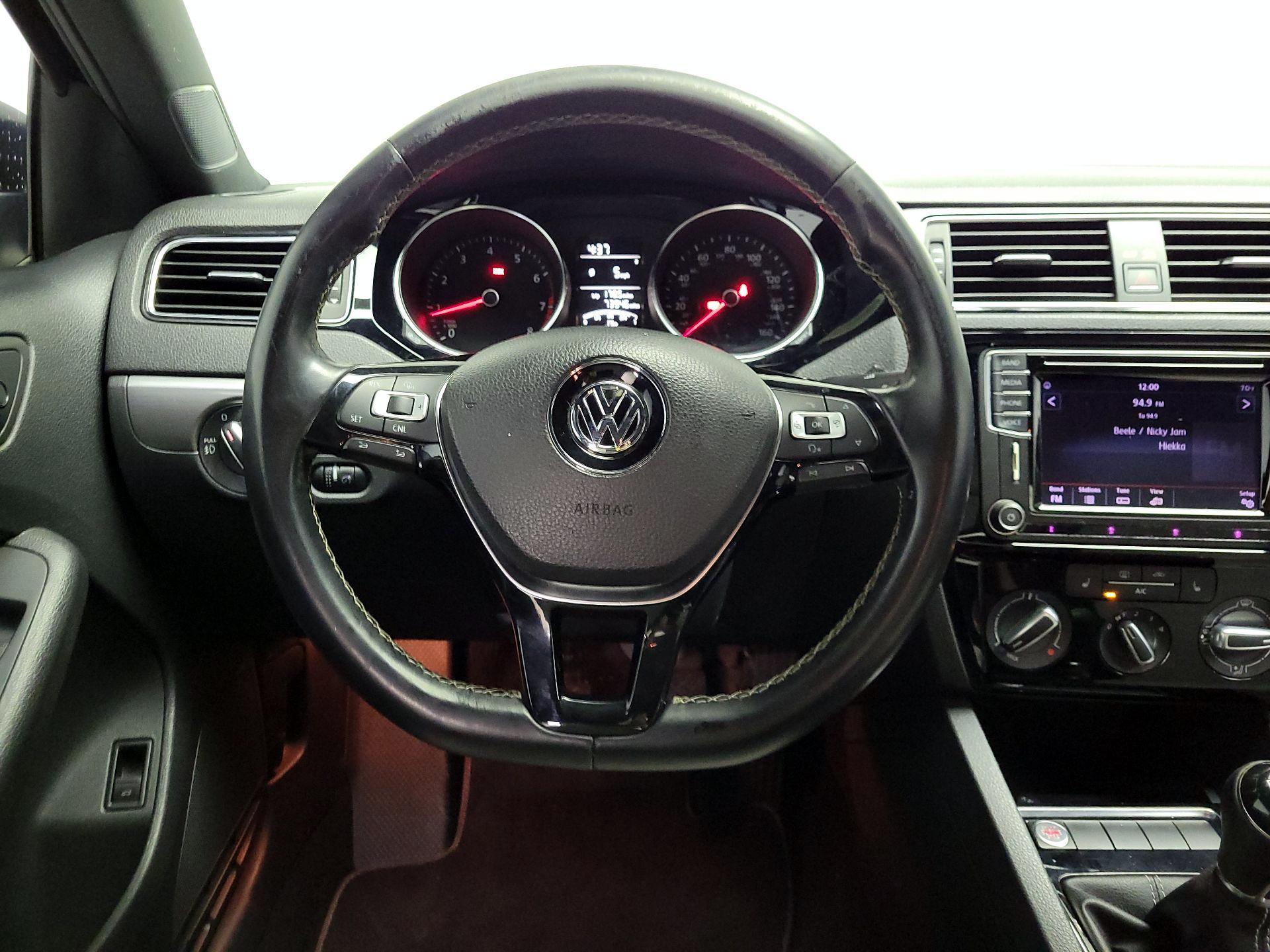 Thumbnail: 2016 Volkswagen Jetta - 10