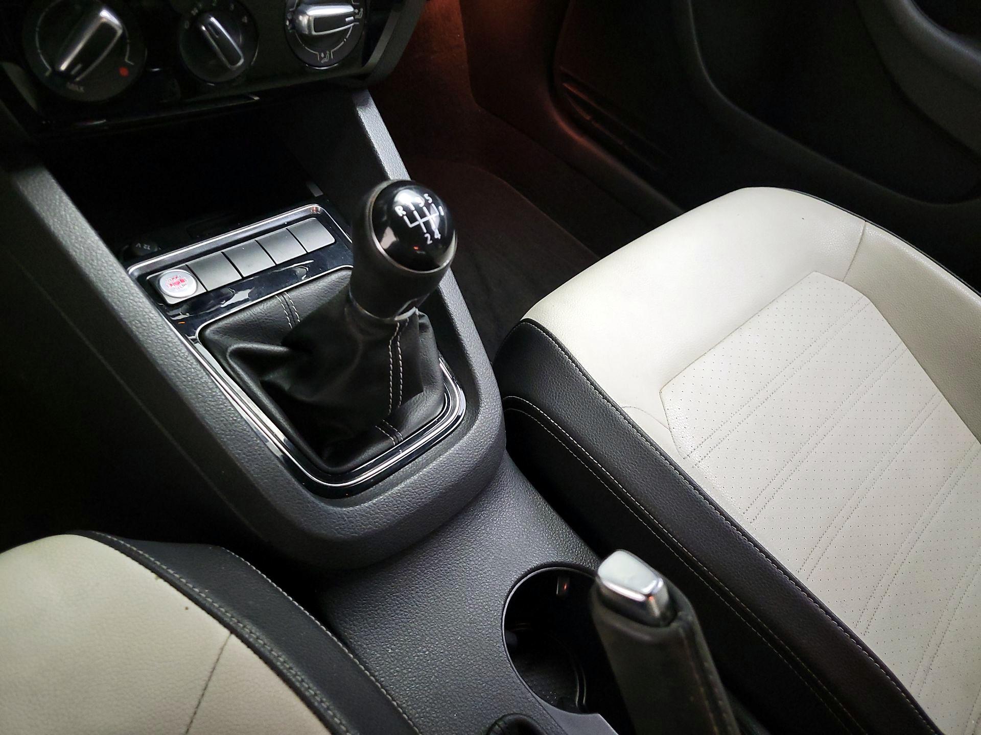 Thumbnail: 2016 Volkswagen Jetta - 17