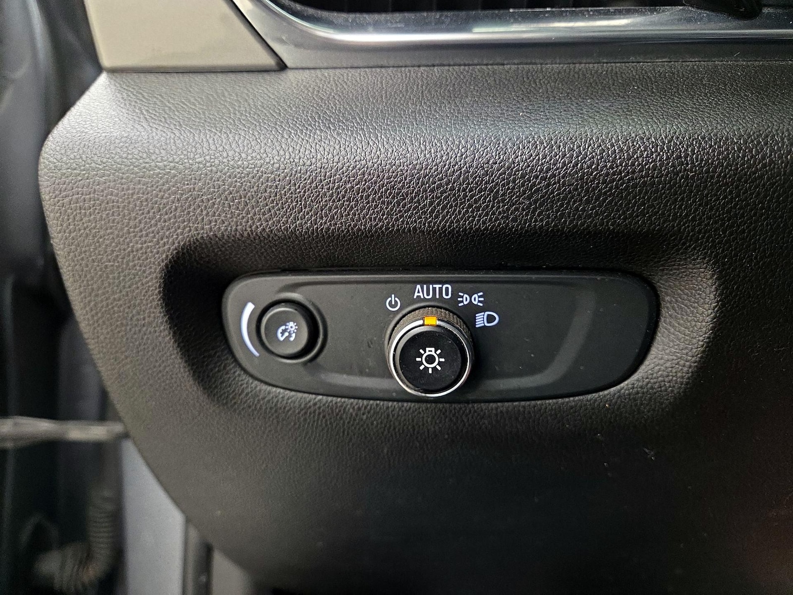 2021 Chevrolet Traverse LS - Photo 14