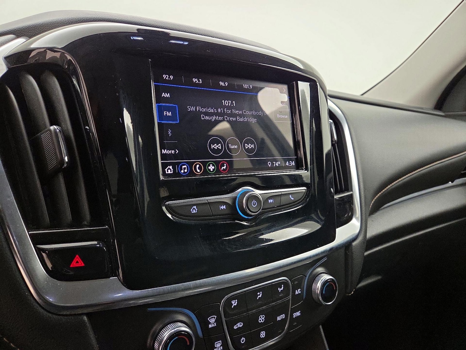 2021 Chevrolet Traverse LS - Photo 16