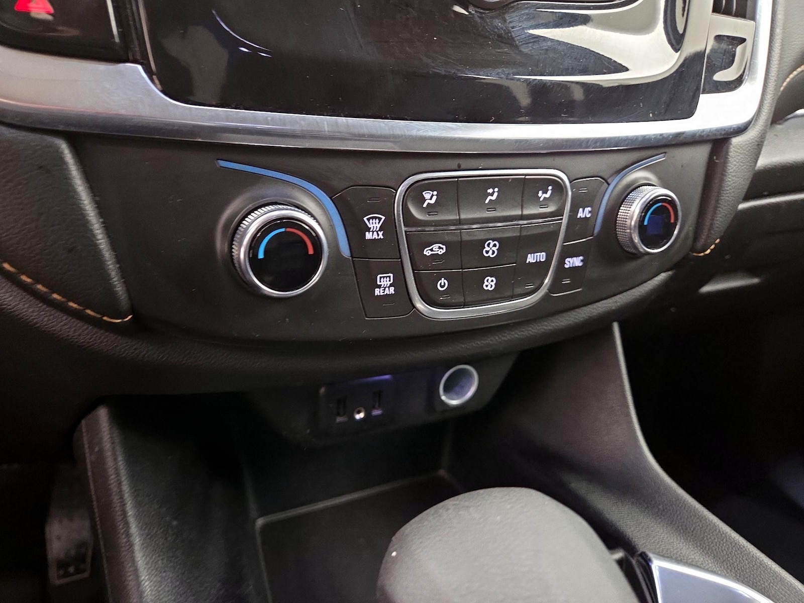 2021 Chevrolet Traverse LS - Photo 17