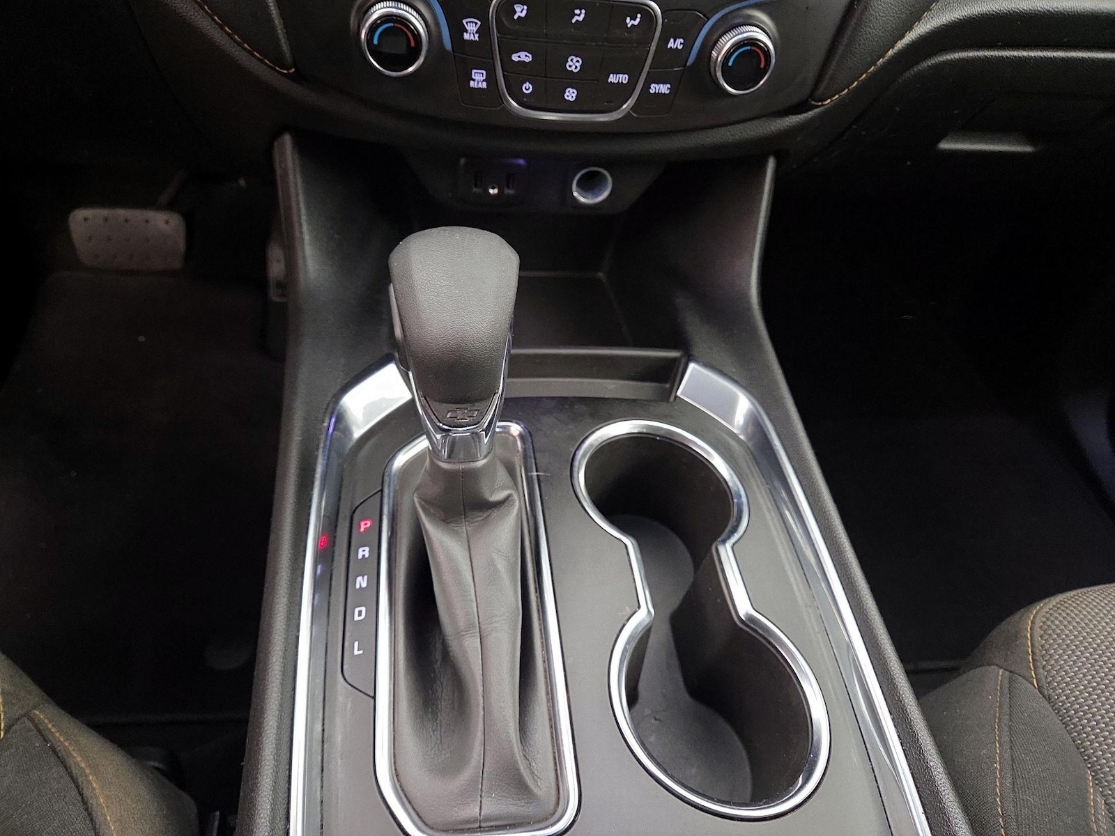 2021 Chevrolet Traverse LS - Photo 18