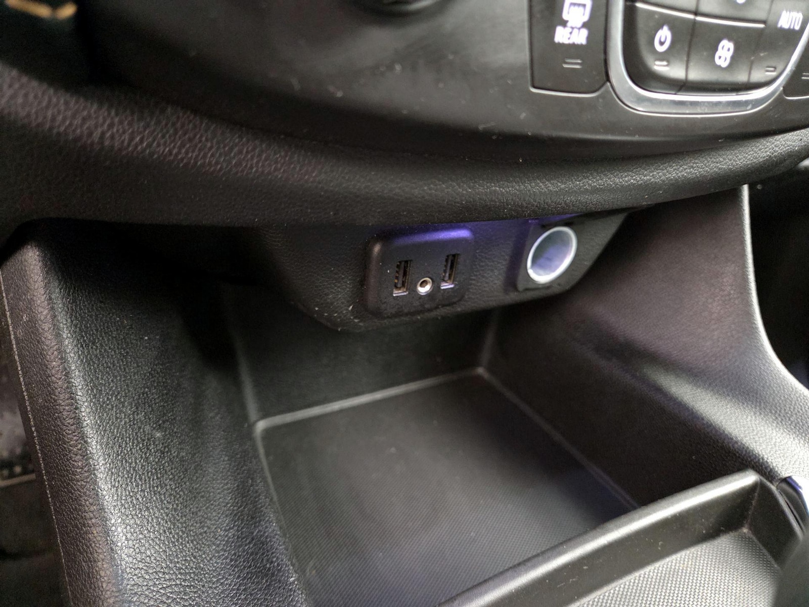2021 Chevrolet Traverse LS - Photo 19