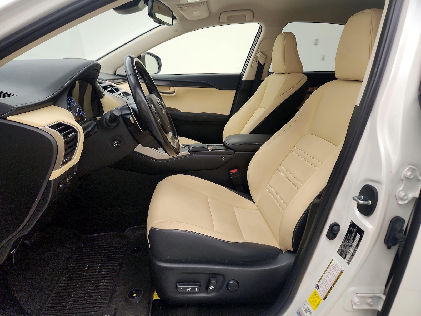 2021 Lexus NX 300 - Photo 12