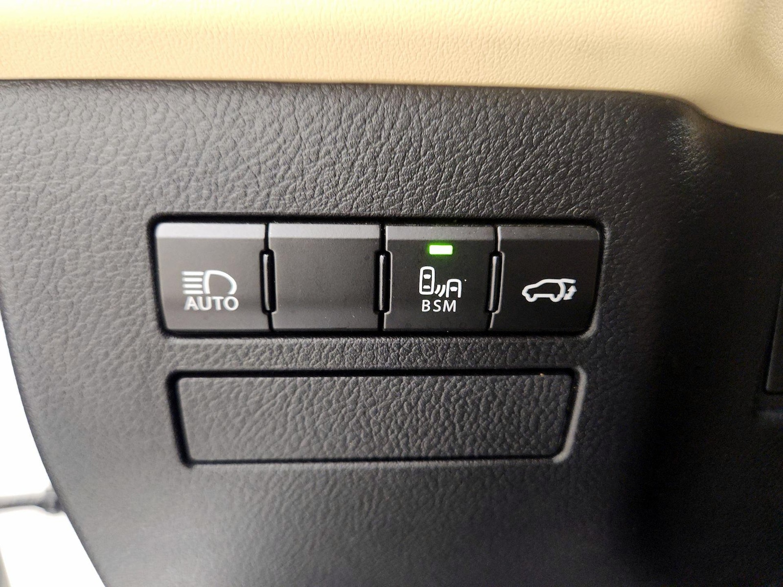 2021 Lexus NX 300 - Photo 14