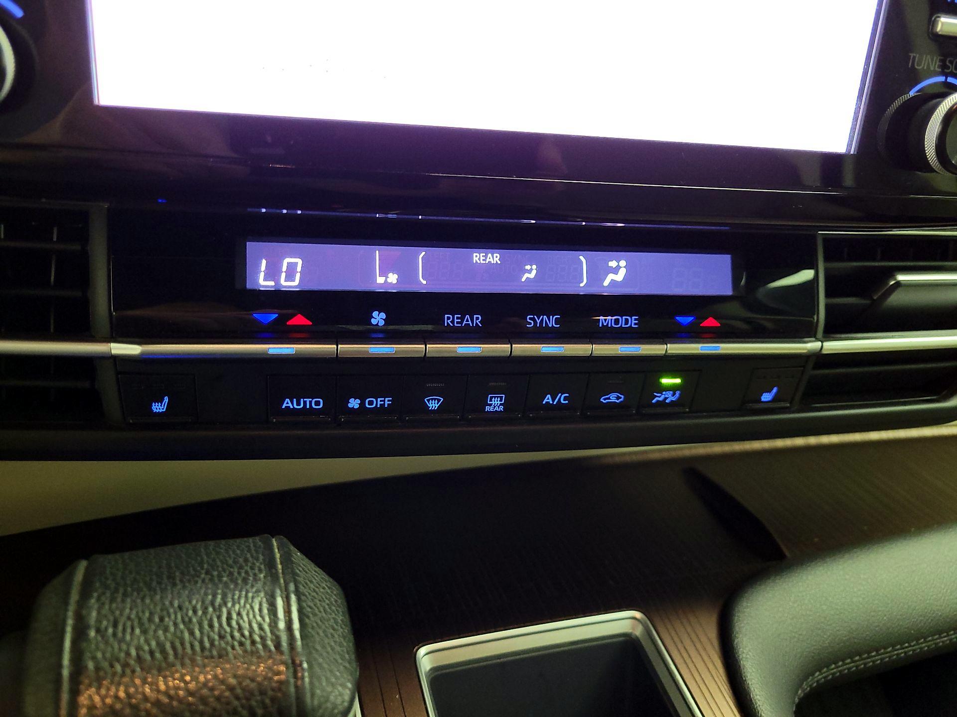 Thumbnail: 2022 Toyota Sienna - 16