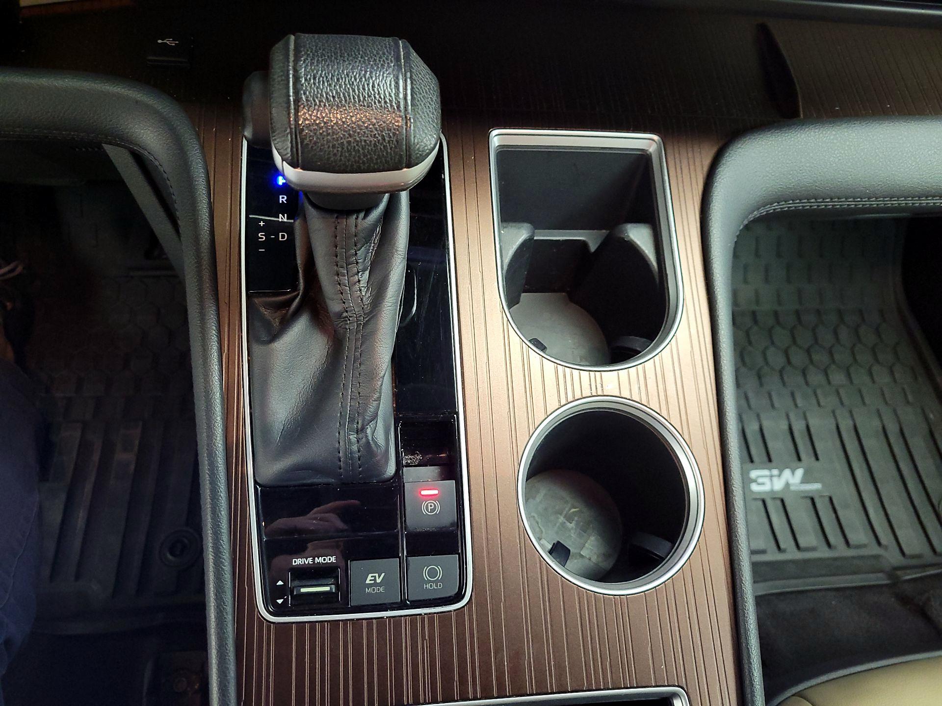 Thumbnail: 2022 Toyota Sienna - 17