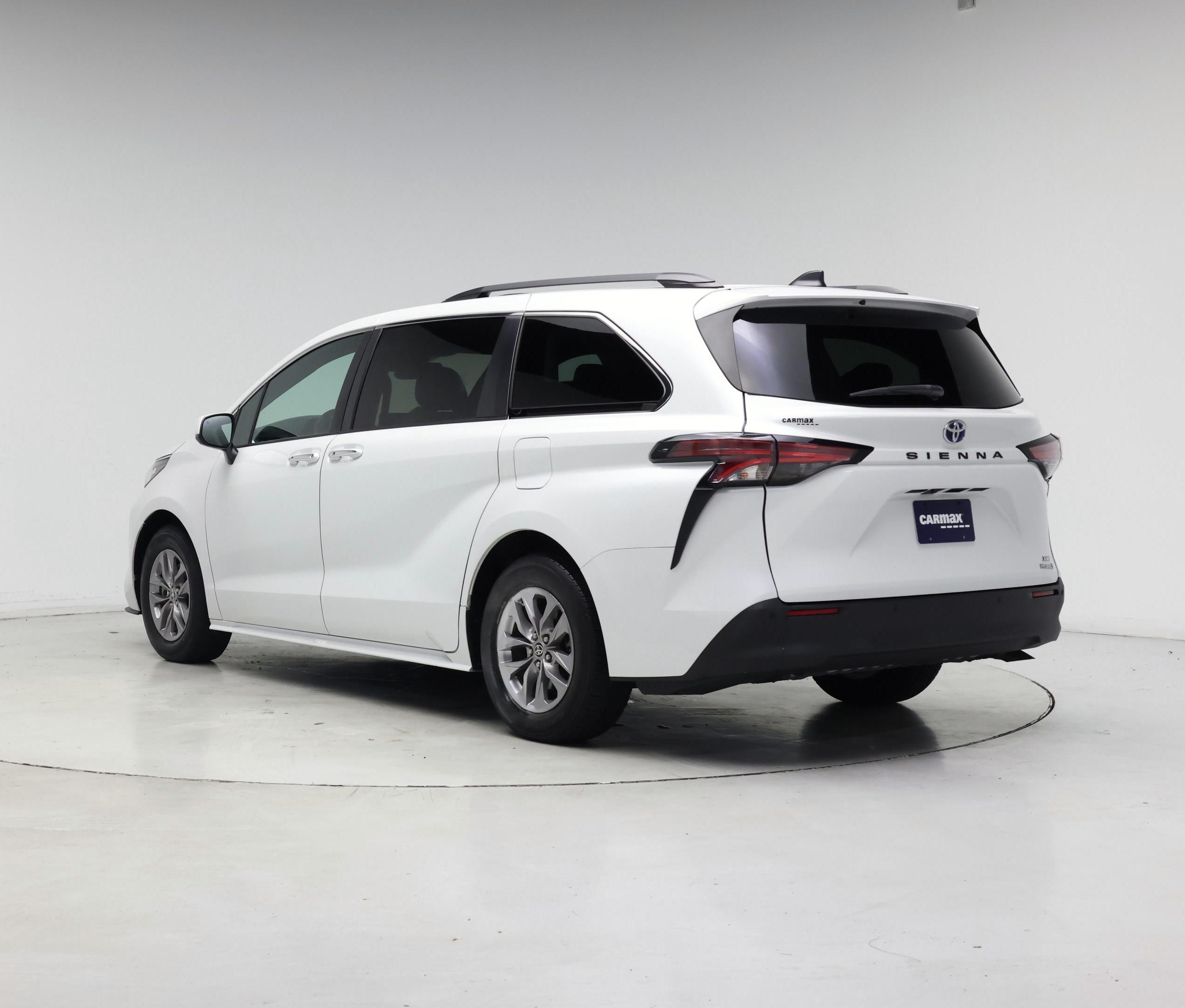 Thumbnail: 2022 Toyota Sienna - 2