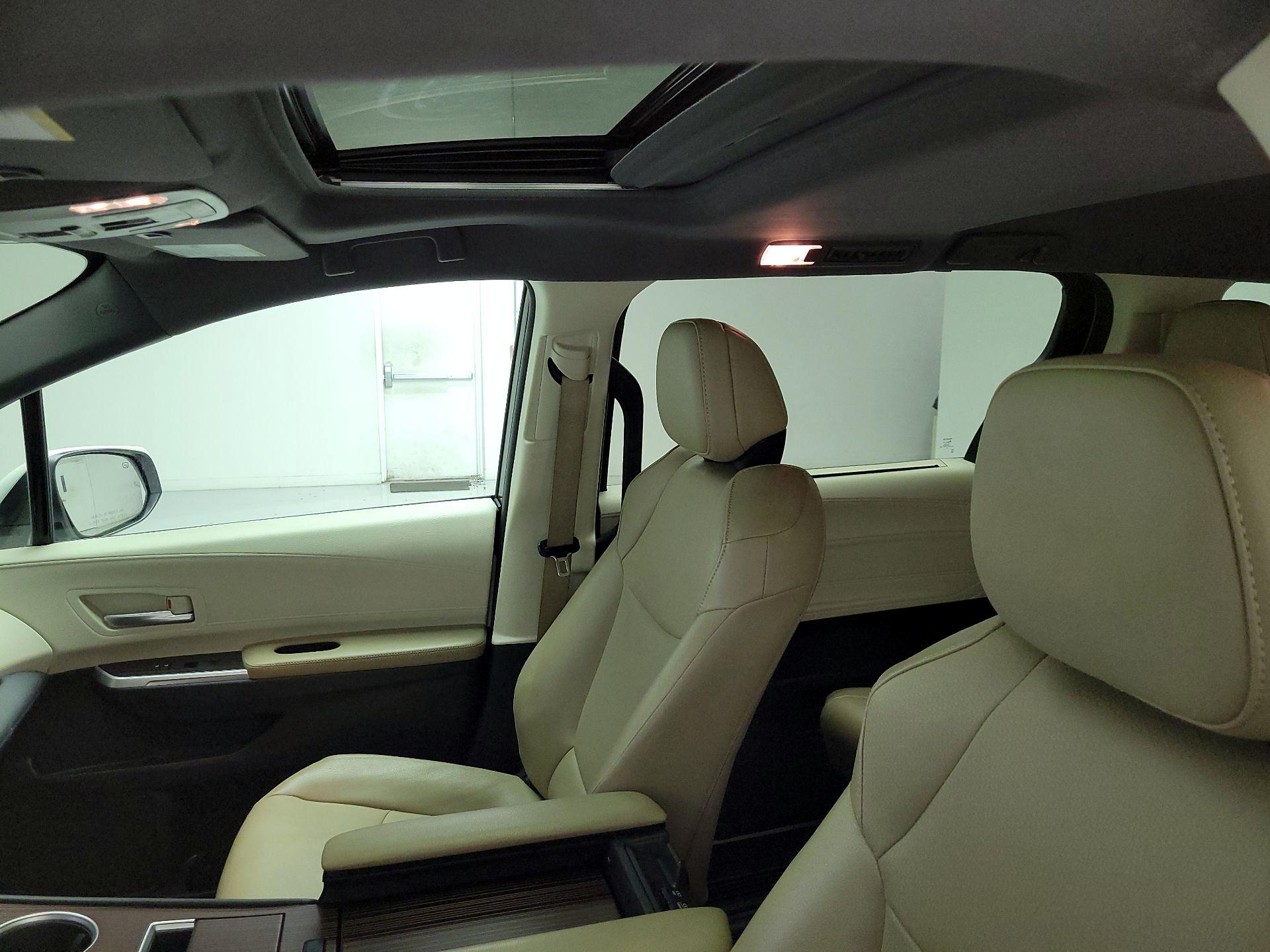 Thumbnail: 2022 Toyota Sienna - 19