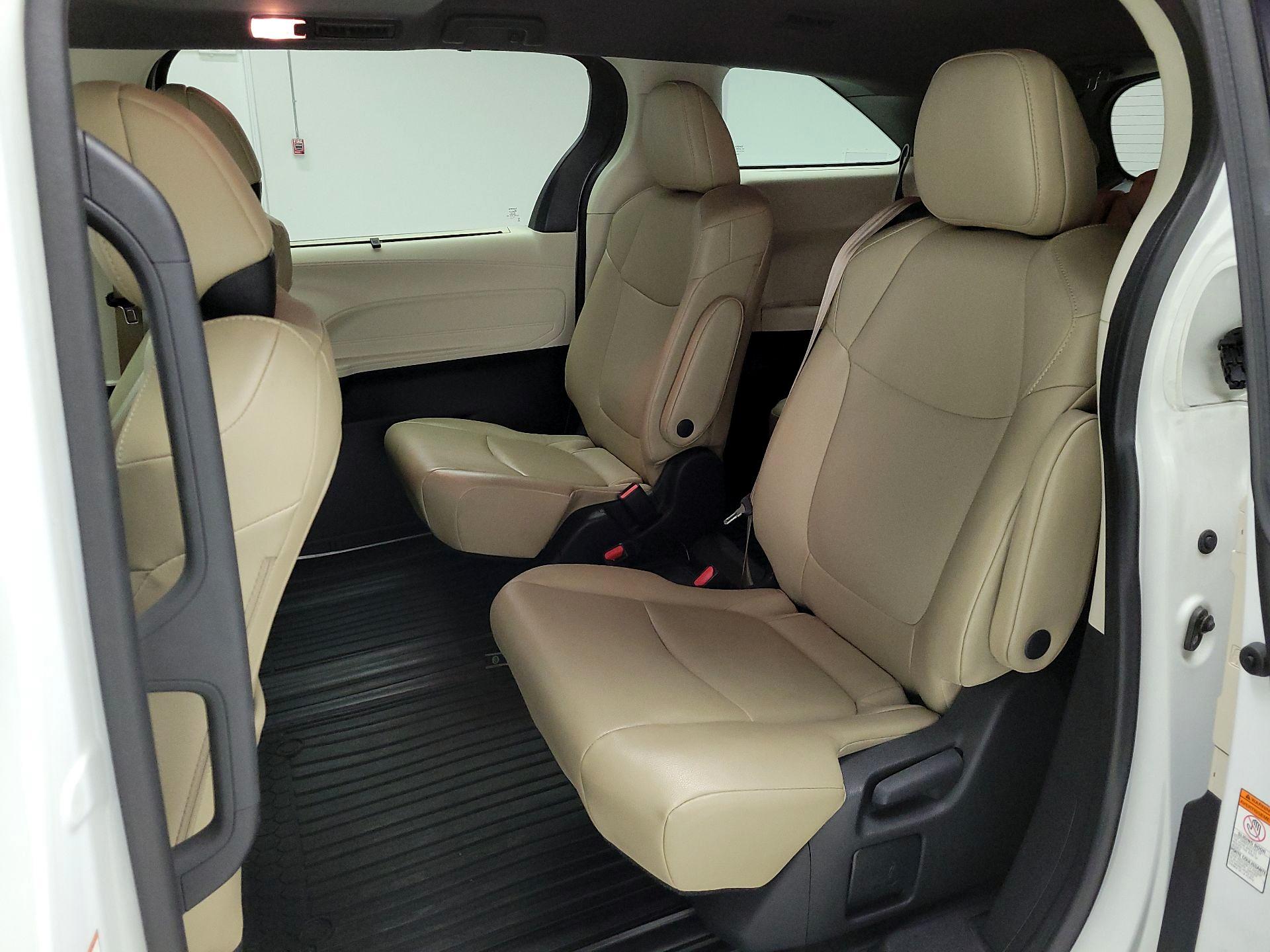 Thumbnail: 2022 Toyota Sienna - 20