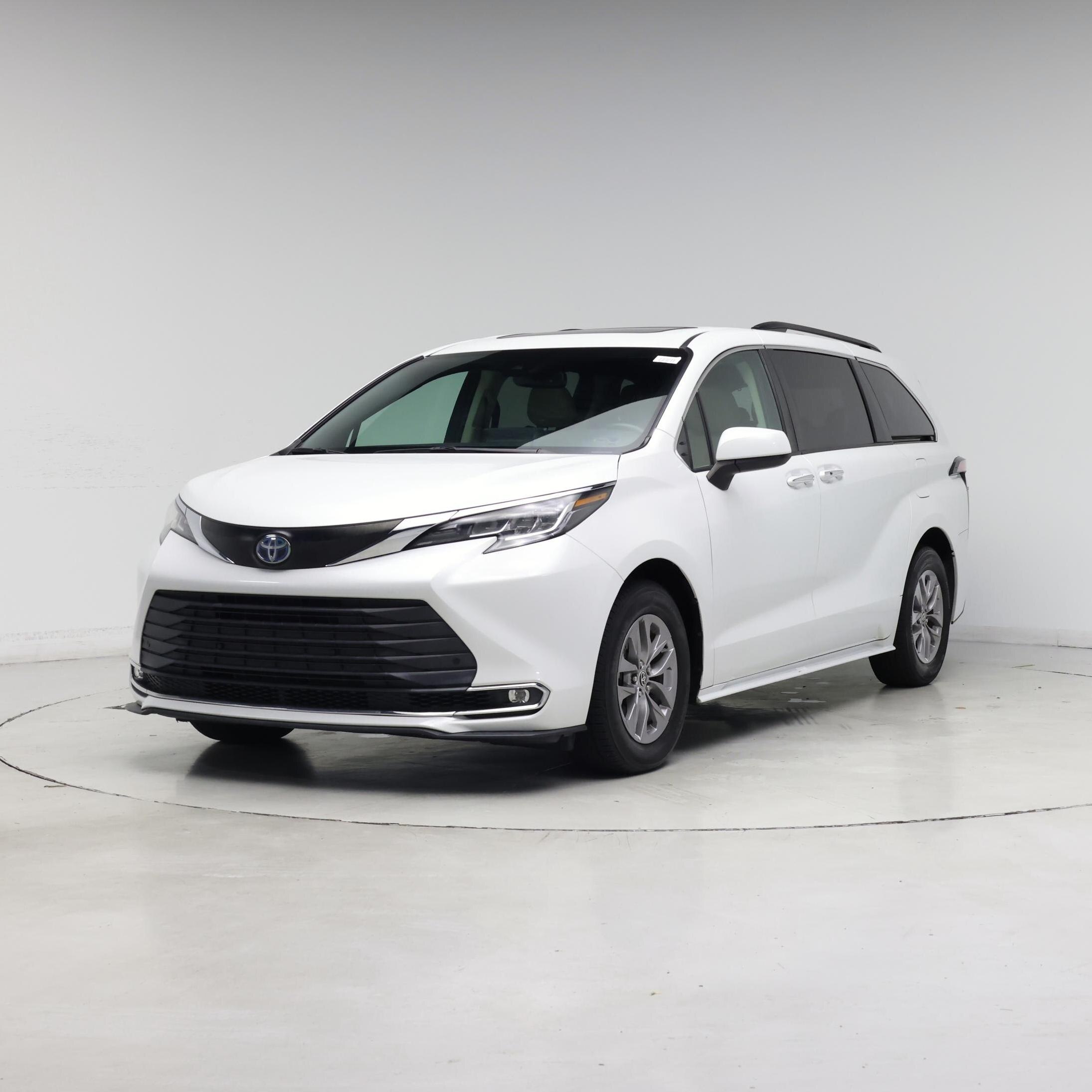 Thumbnail: 2022 Toyota Sienna - 4
