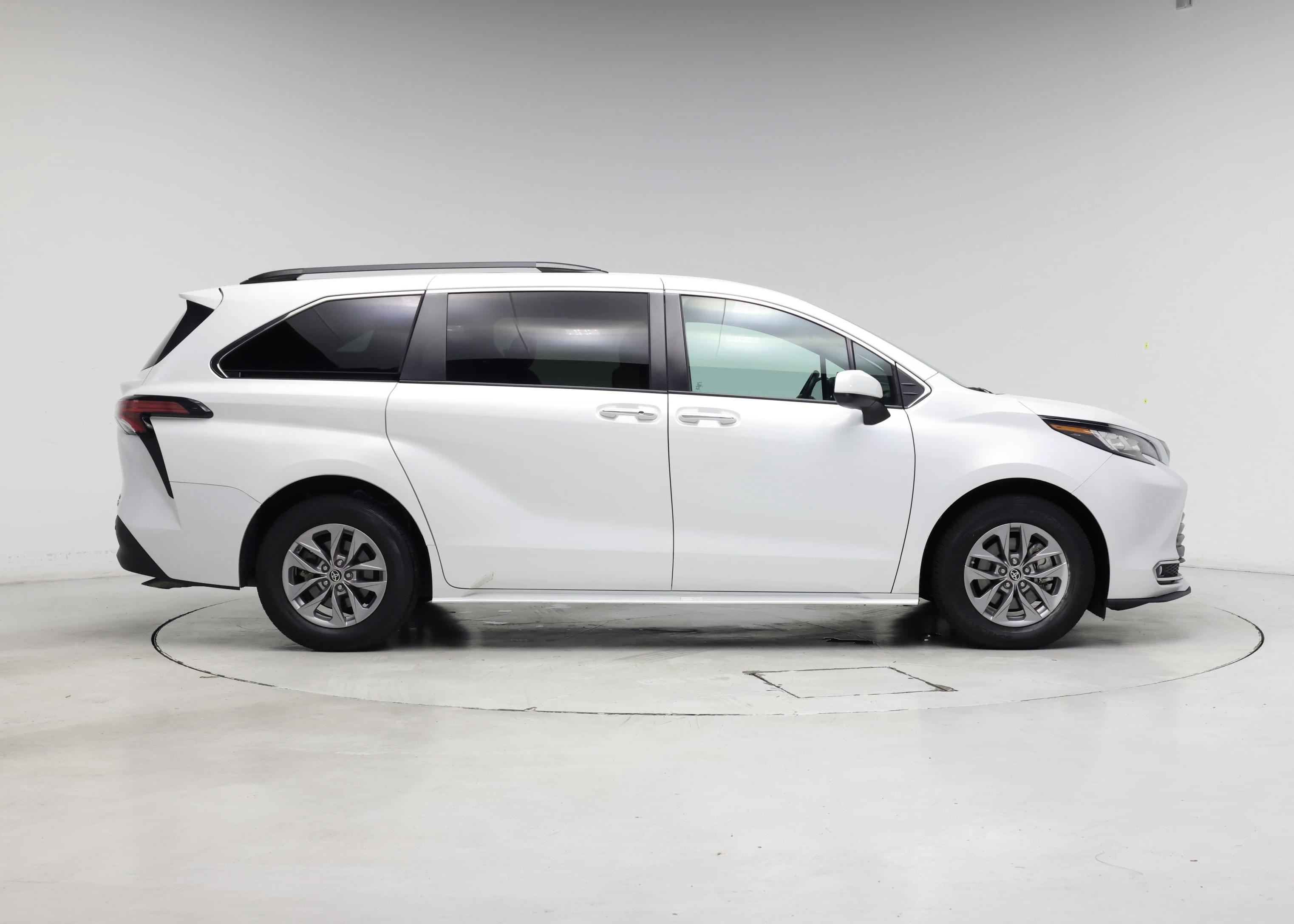 Thumbnail: 2022 Toyota Sienna - 7