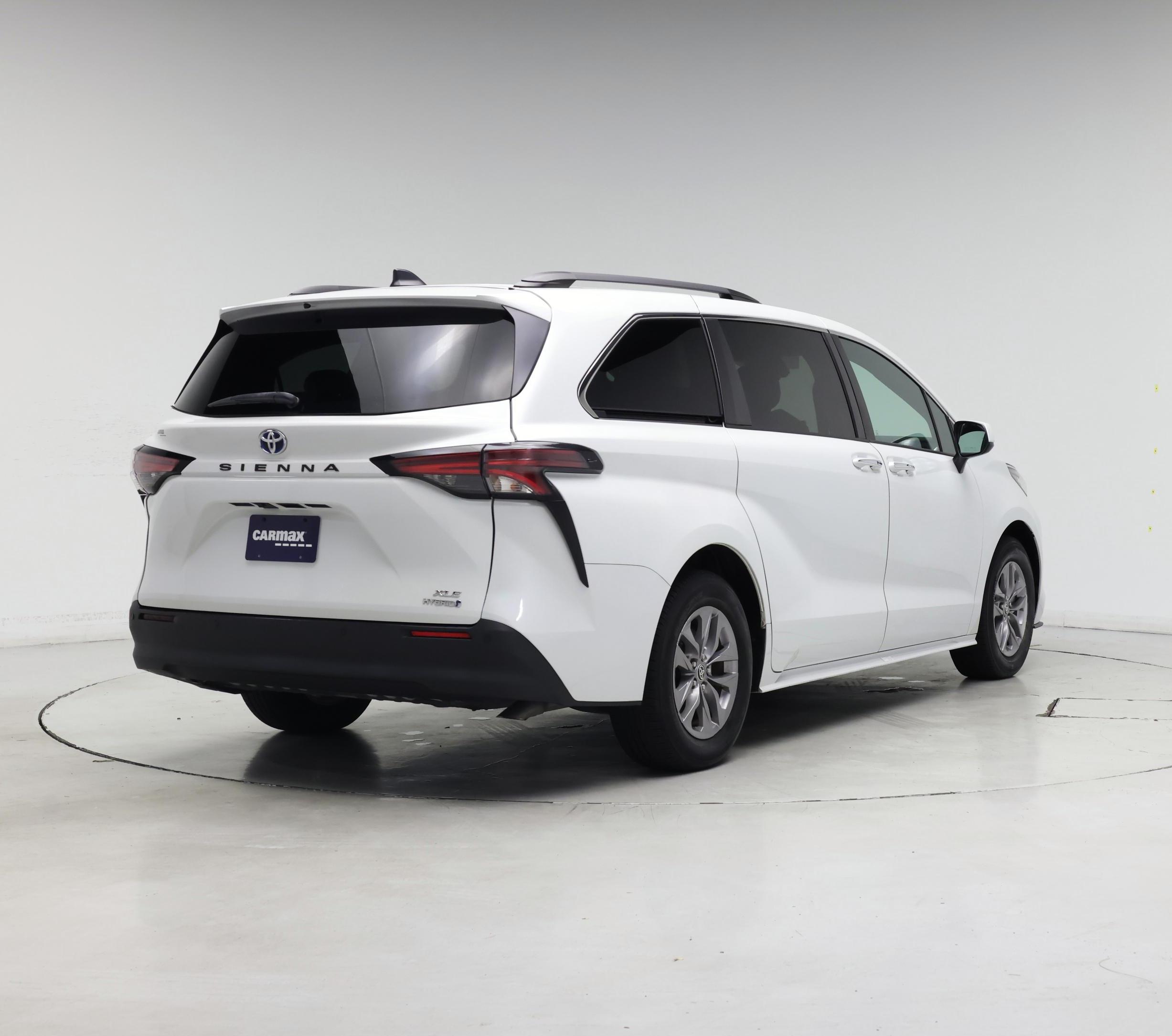 Thumbnail: 2022 Toyota Sienna - 8