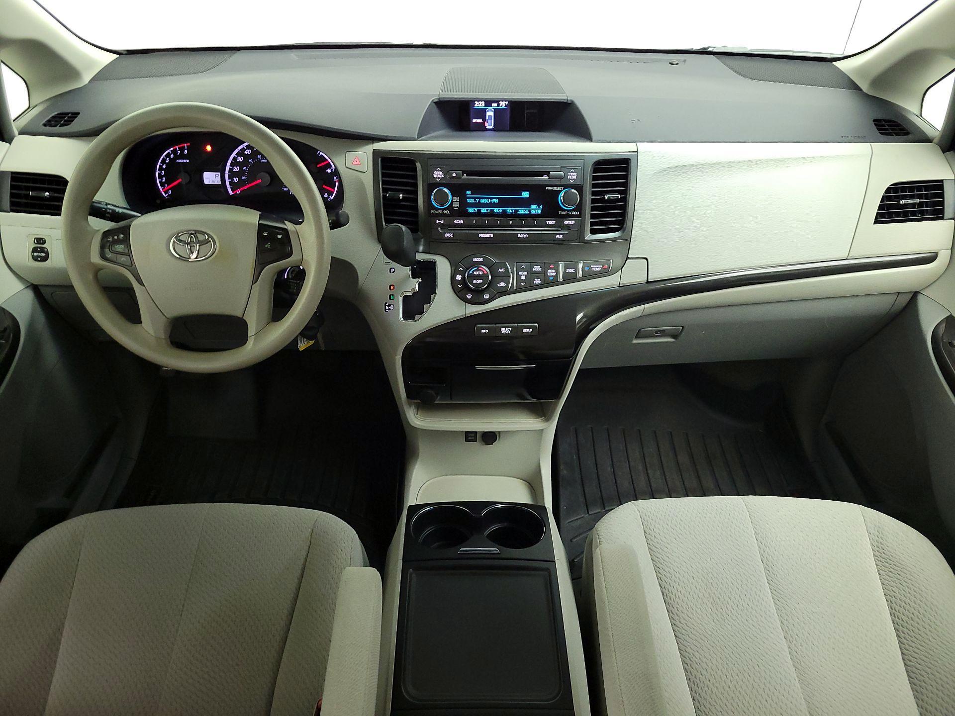 Thumbnail: 2014 Toyota Sienna - 9