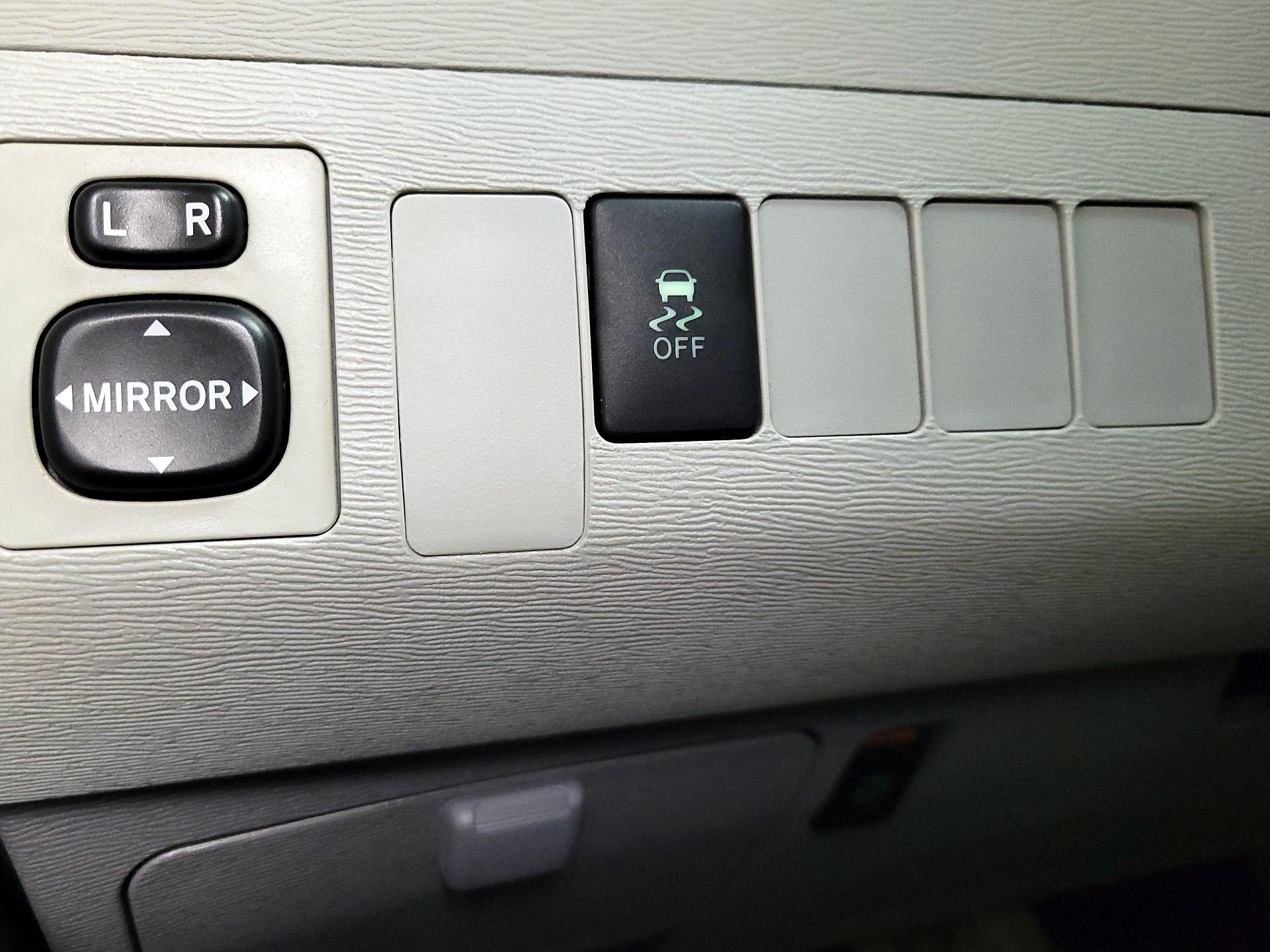 Thumbnail: 2014 Toyota Sienna - 13