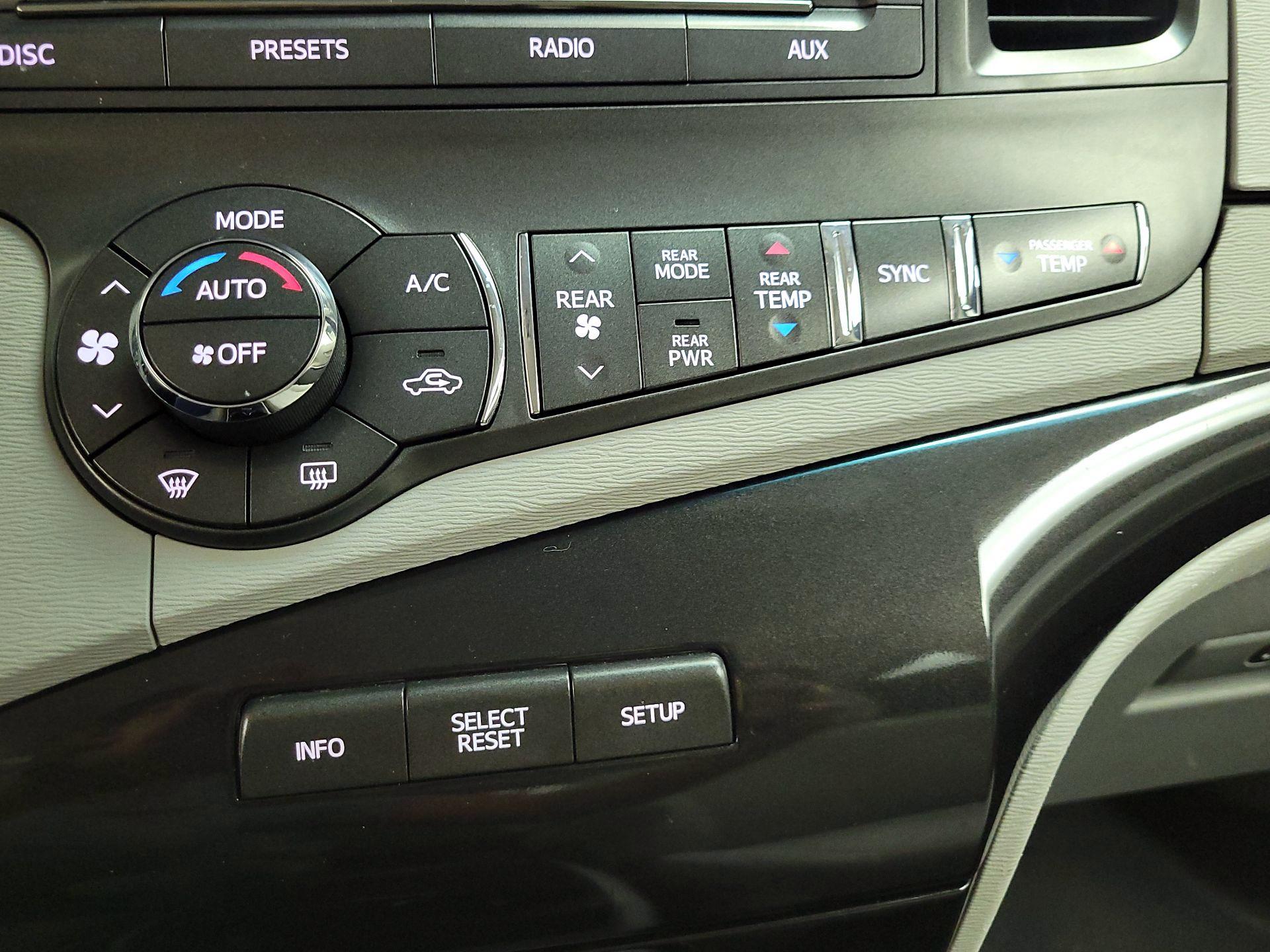 Thumbnail: 2014 Toyota Sienna - 16