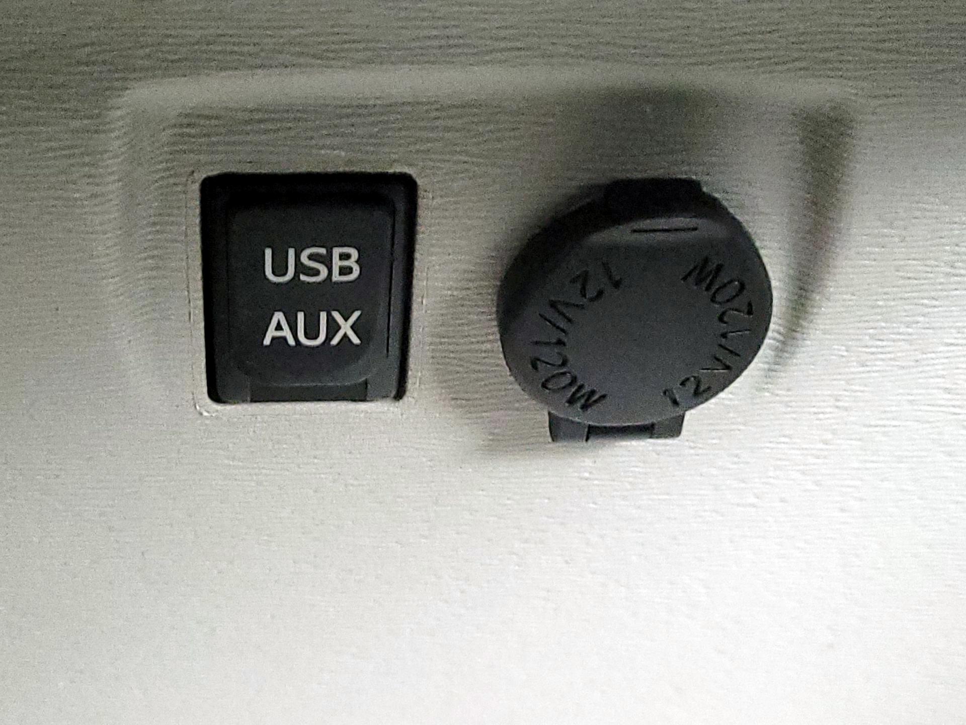 Thumbnail: 2014 Toyota Sienna - 18