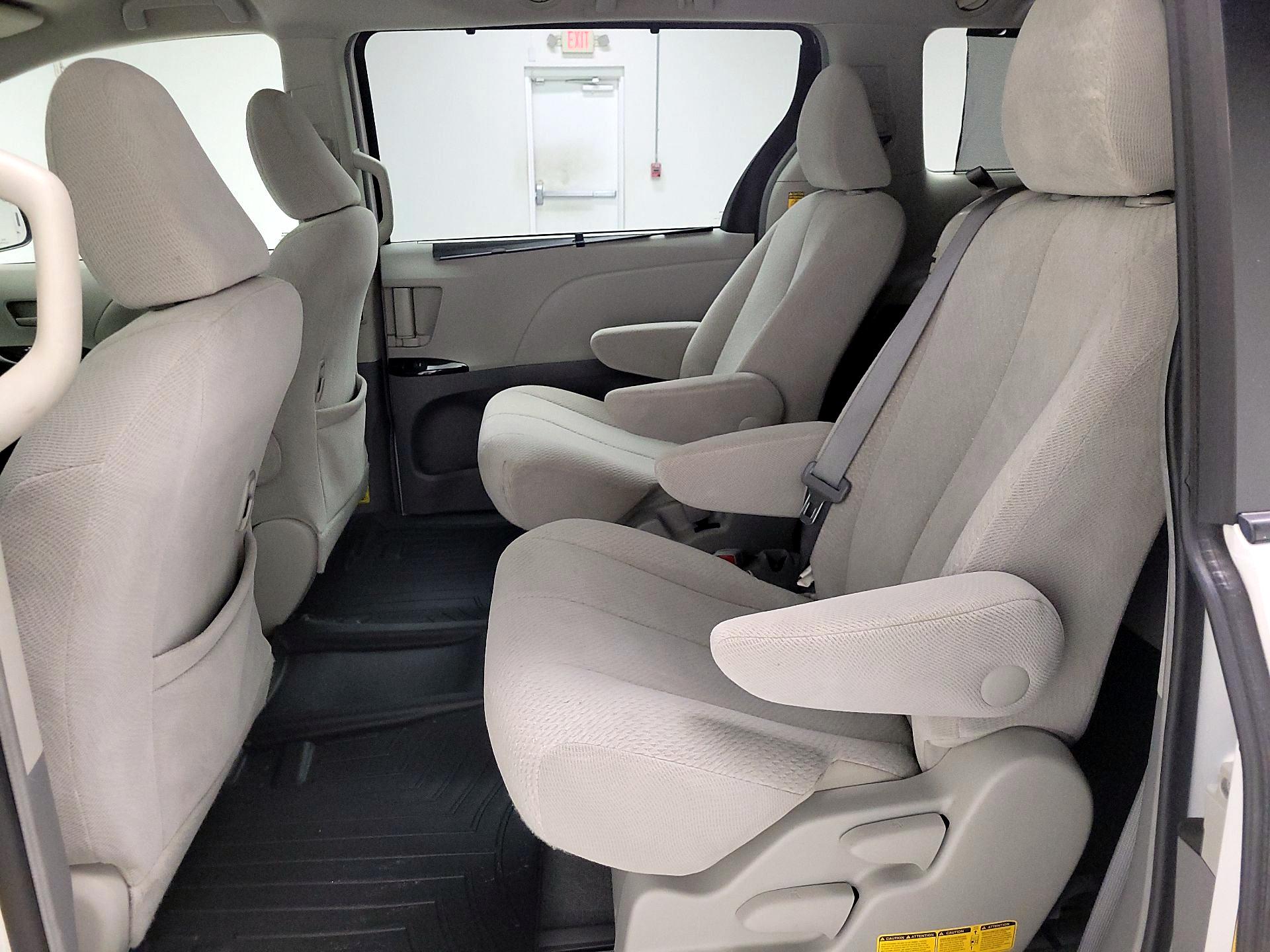 Thumbnail: 2014 Toyota Sienna - 19