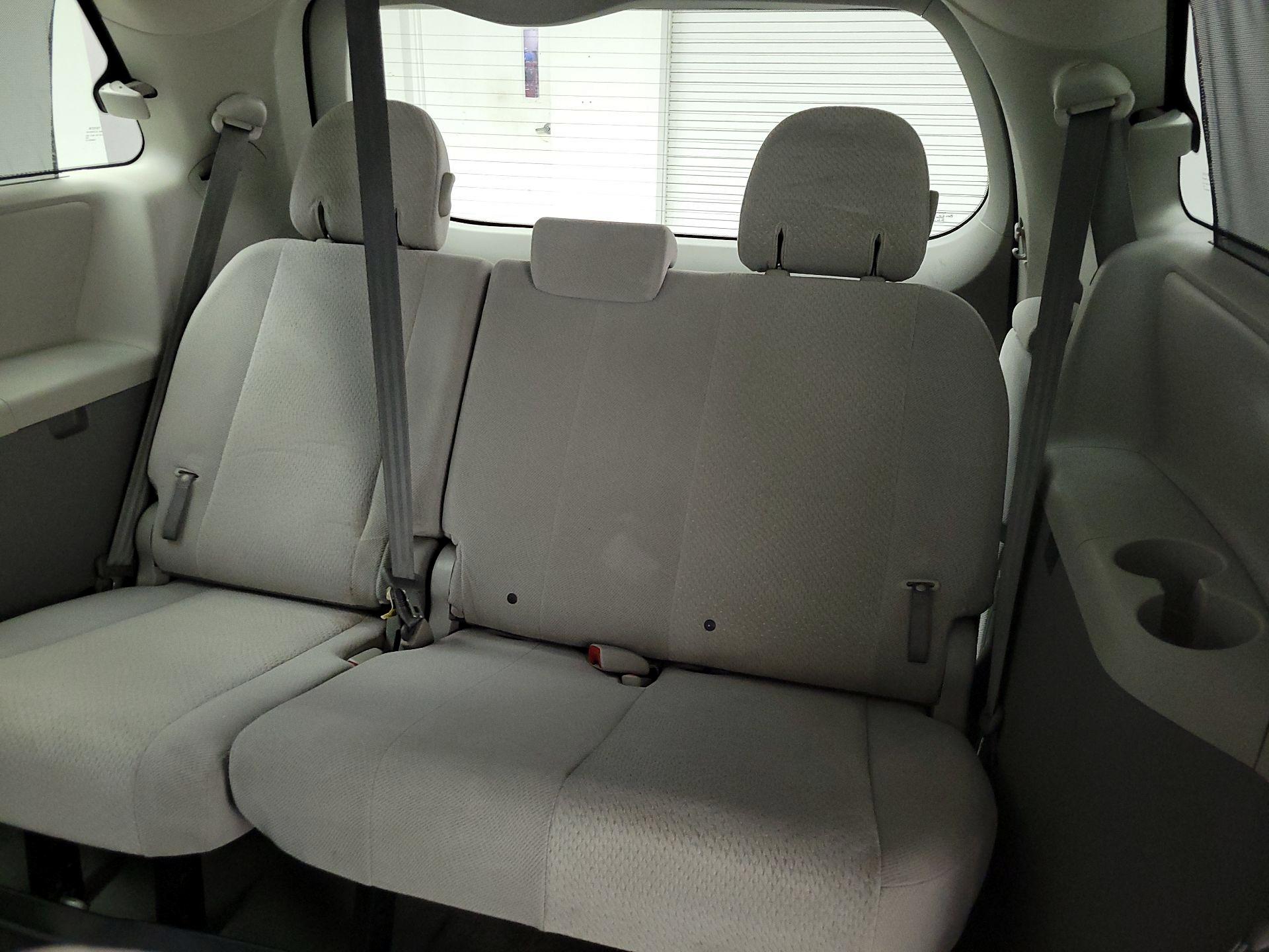 Thumbnail: 2014 Toyota Sienna - 20