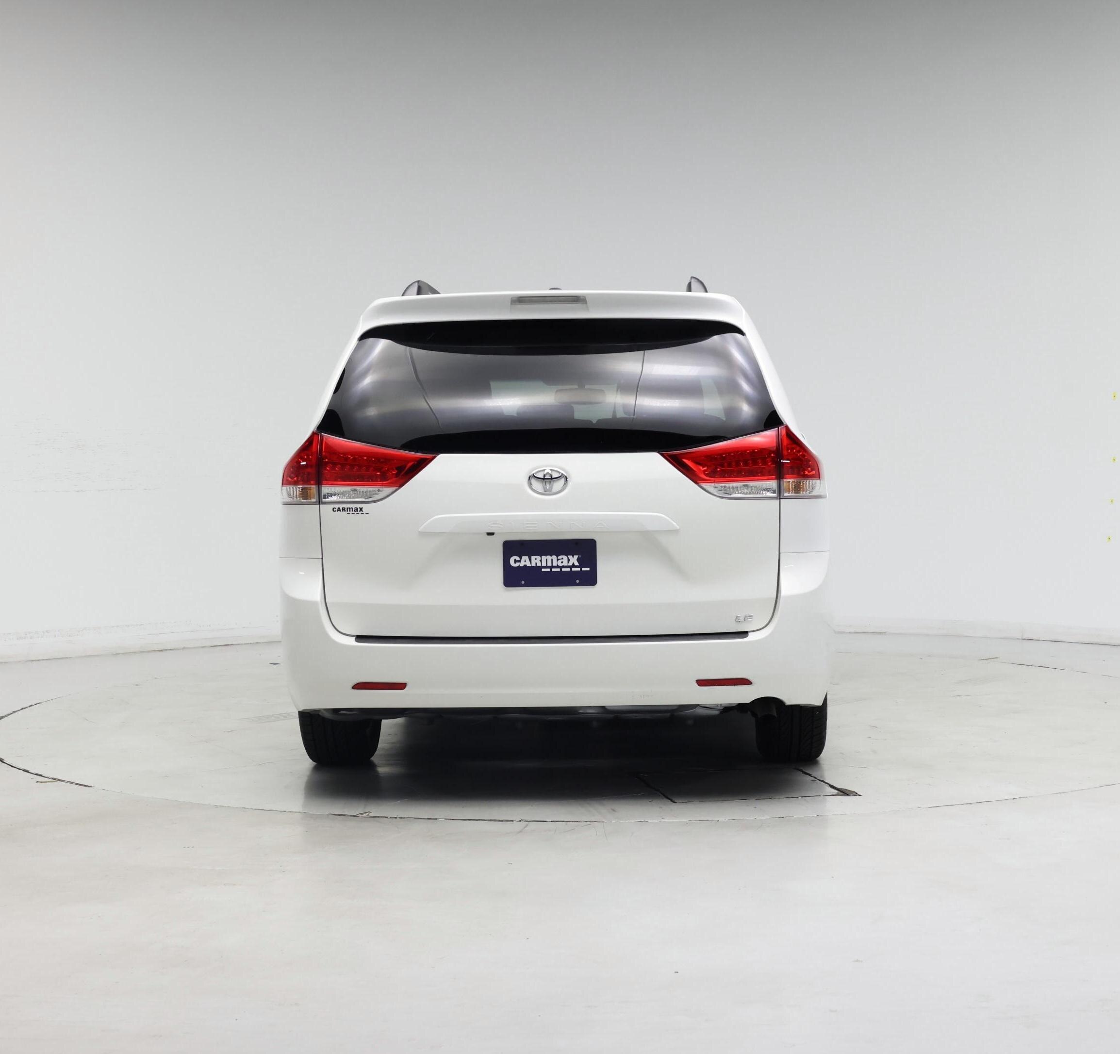 Thumbnail: 2014 Toyota Sienna - 6